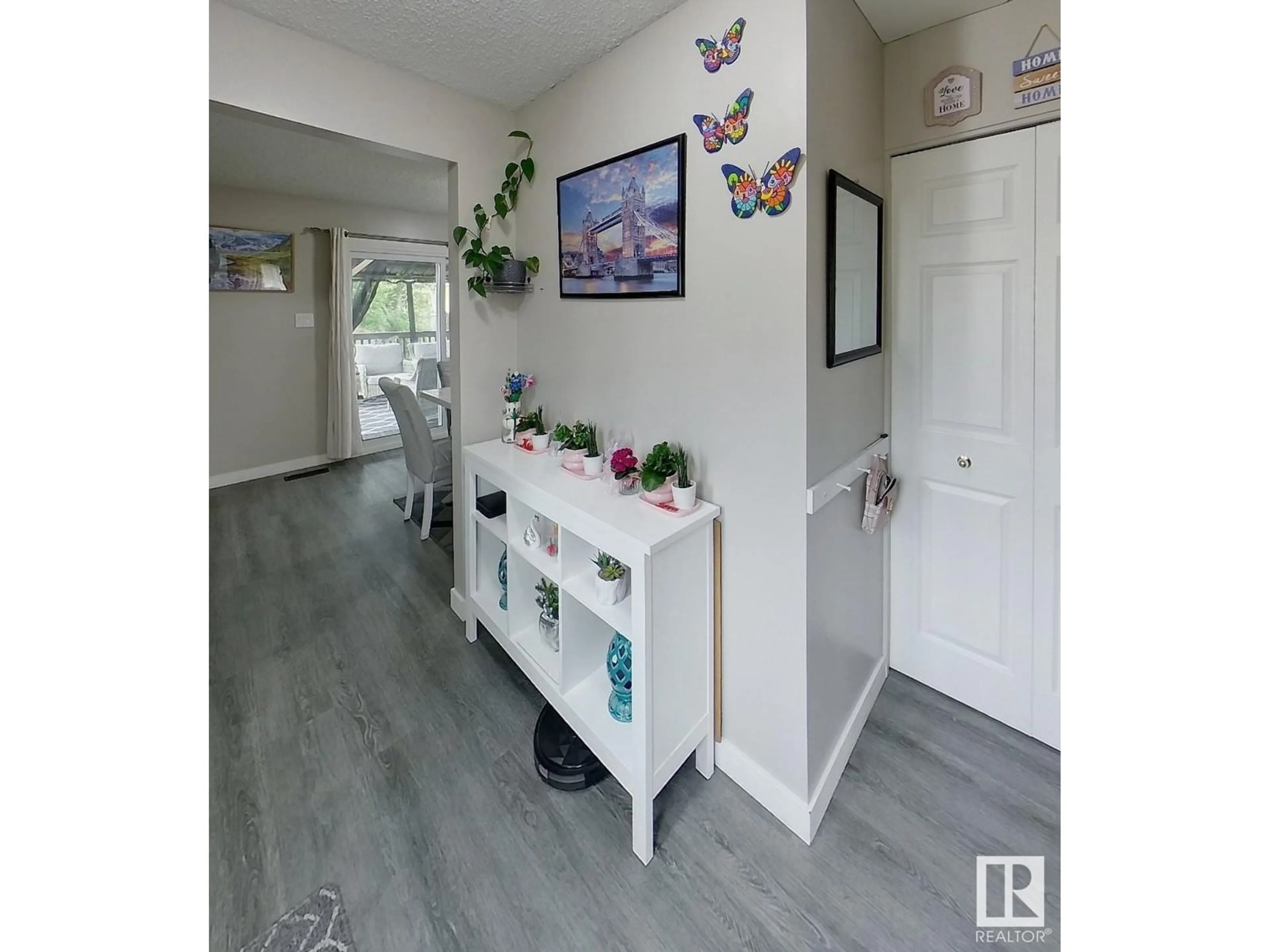 Indoor entryway for 11423 165 AV, Edmonton Alberta T5X3W5