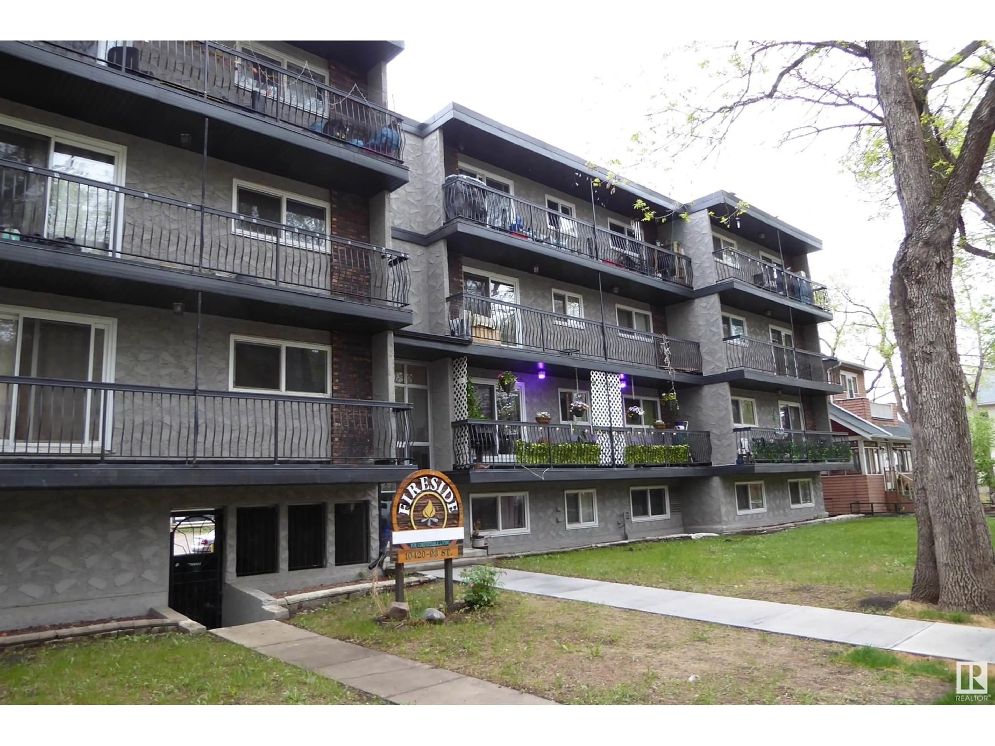 Patio, unknown for #305 - 10420 93 ST, Edmonton Alberta T5H1X4