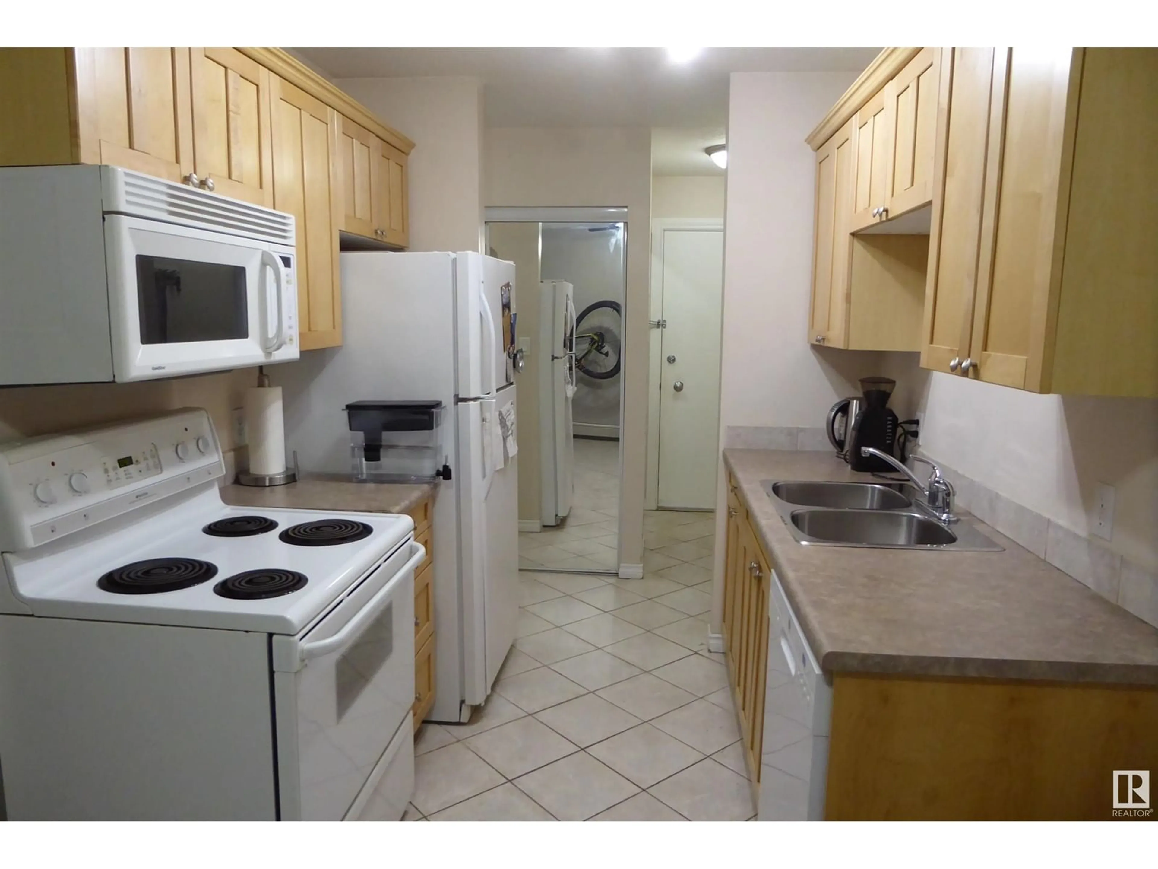 Standard kitchen, unknown for #305 - 10420 93 ST, Edmonton Alberta T5H1X4