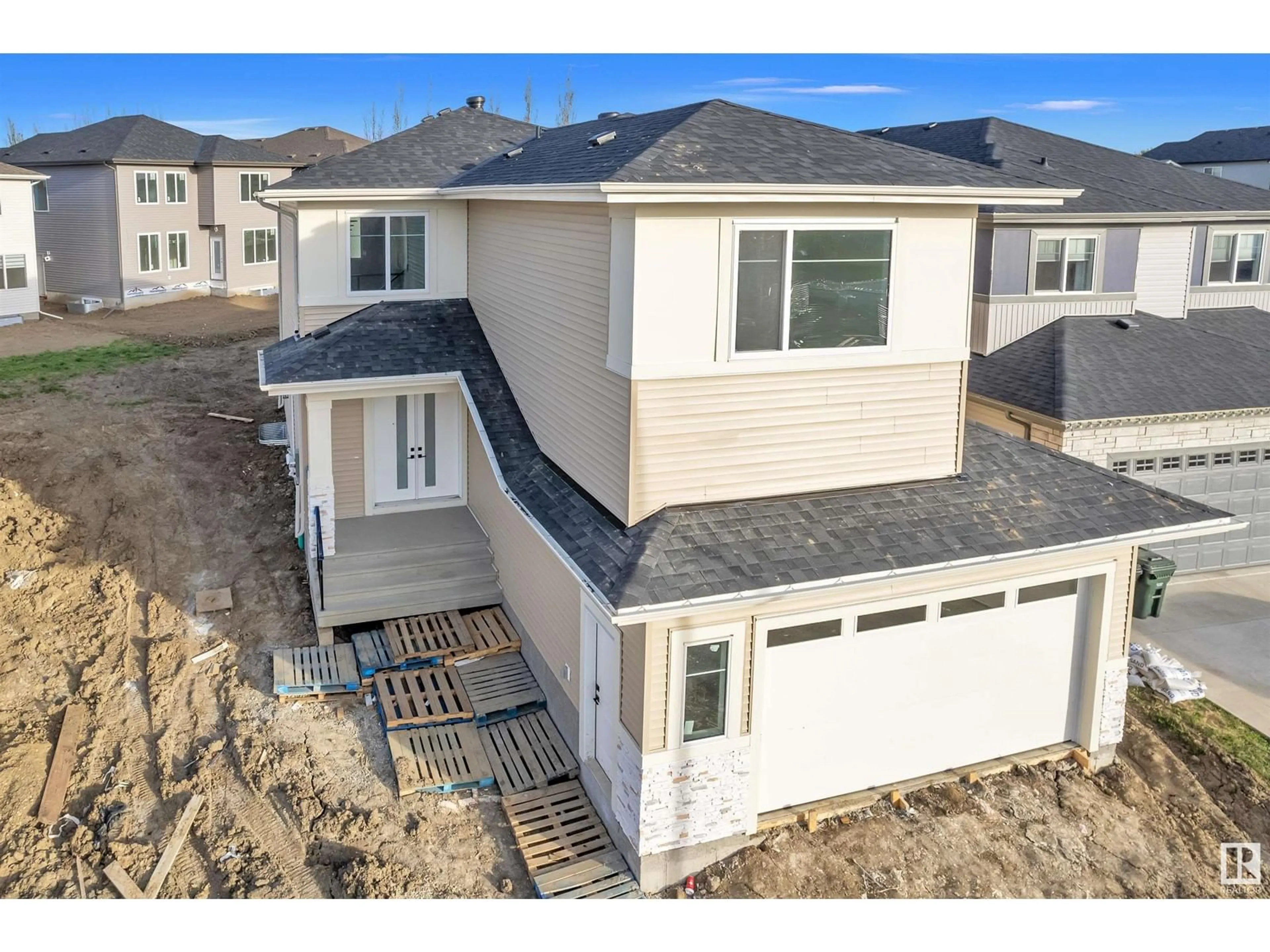 A pic from outside/outdoor area/front of a property/back of a property/a pic from drone, street for 17 HOLDIN CT, Spruce Grove Alberta T7X0Y4
