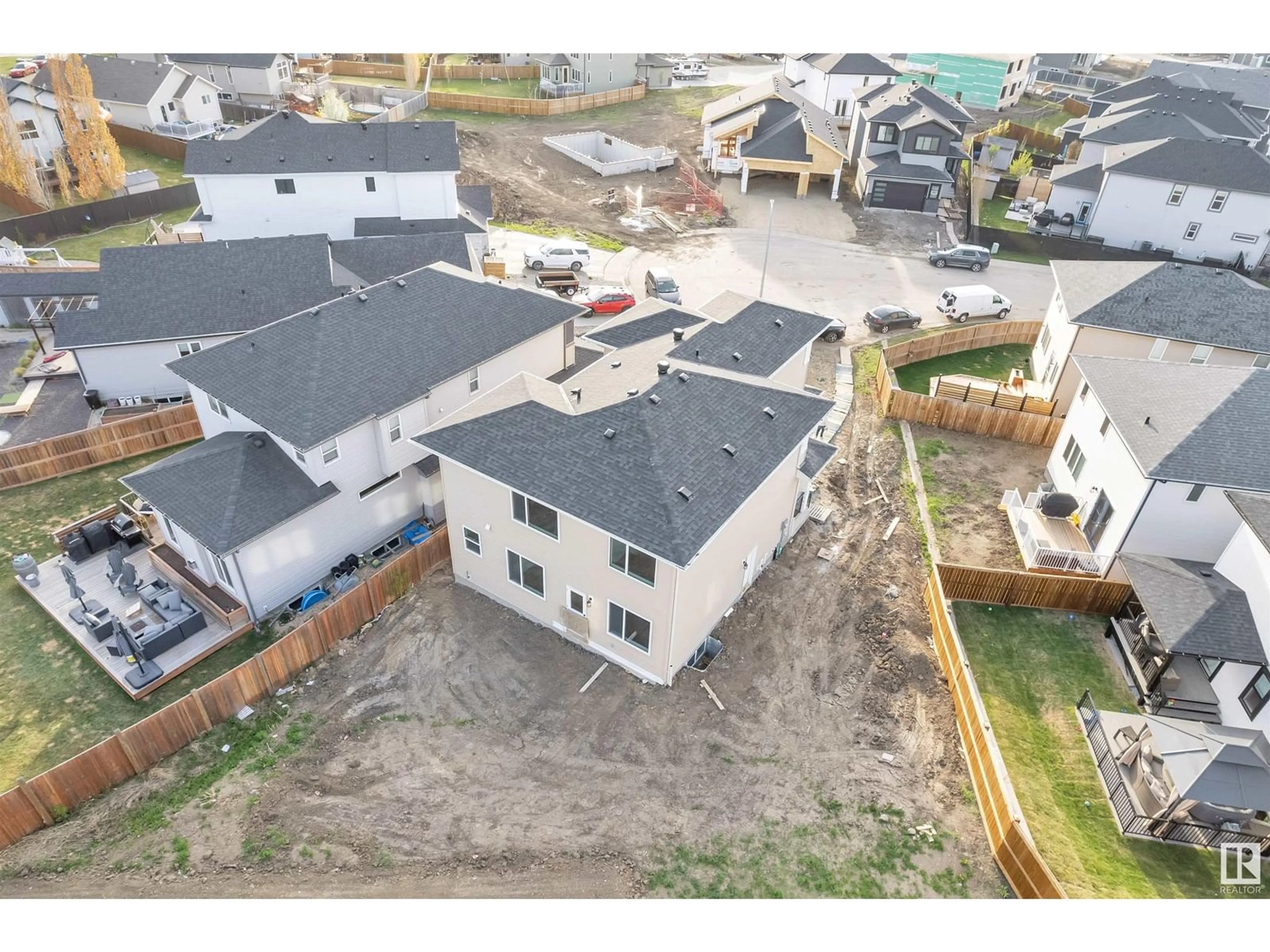 A pic from outside/outdoor area/front of a property/back of a property/a pic from drone, unknown for 17 HOLDIN CT, Spruce Grove Alberta T7X0Y4