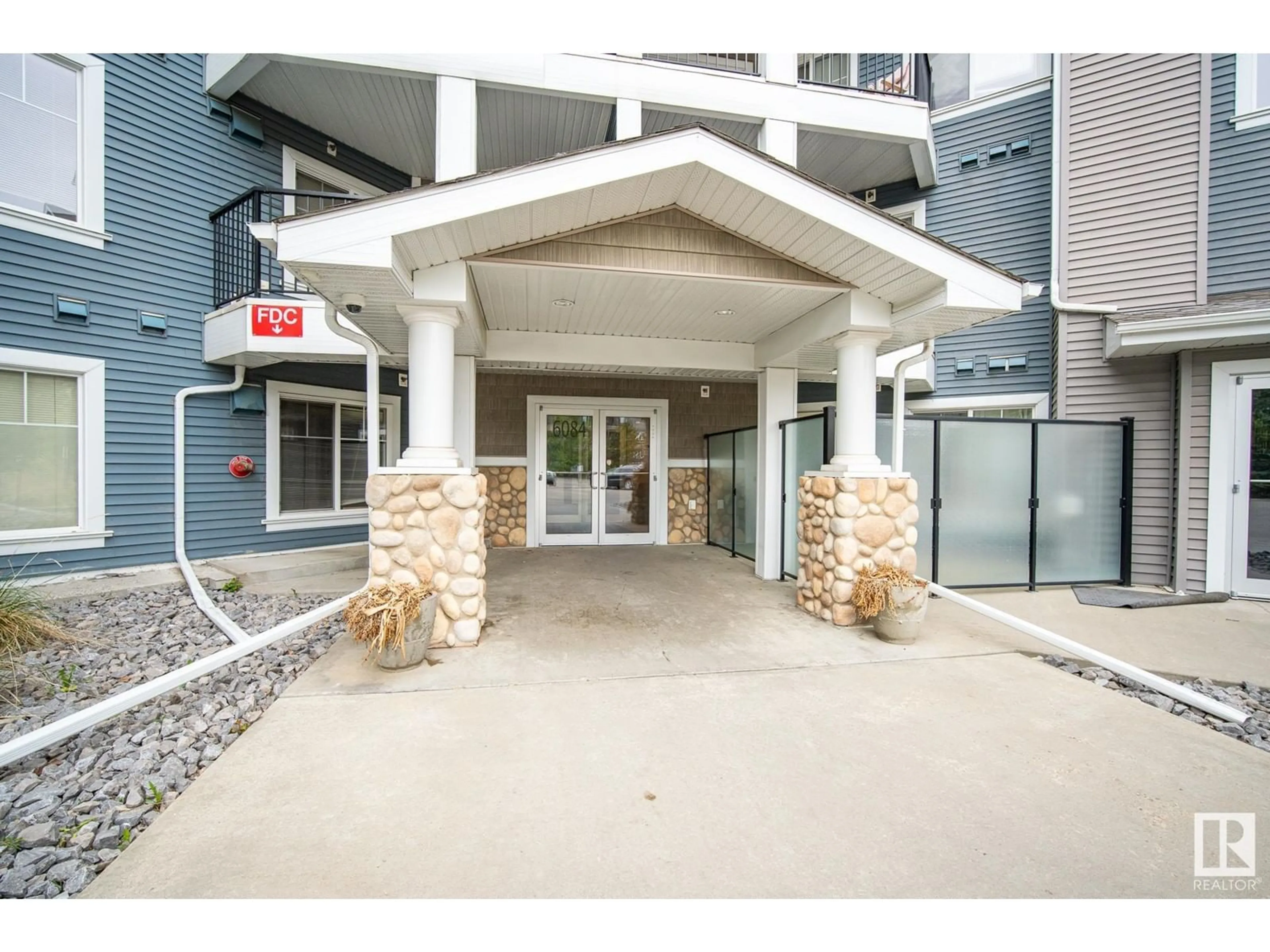 Indoor foyer for 6084 - 415 STANTON DR, Edmonton Alberta T6X0Z4