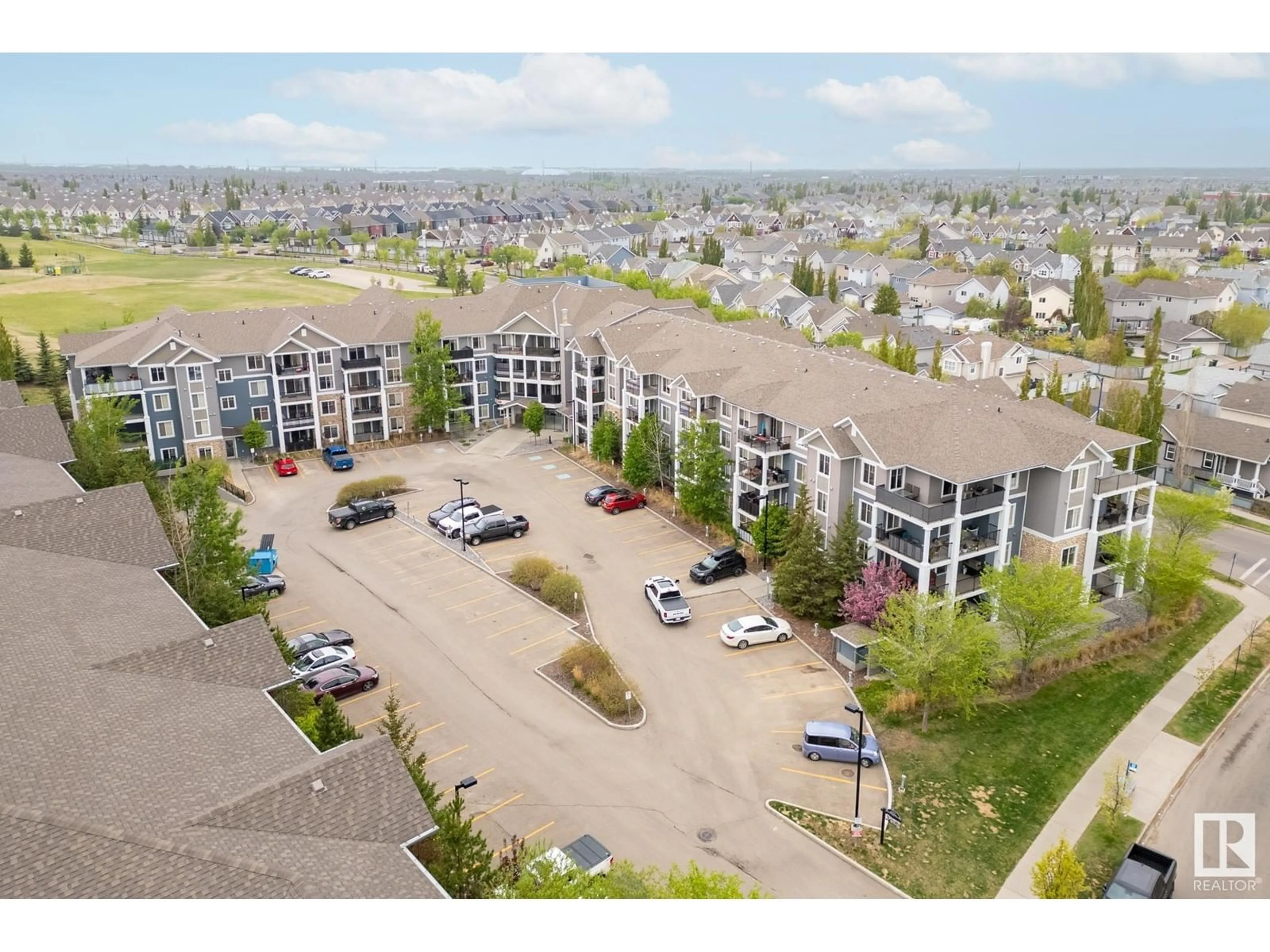 A pic from outside/outdoor area/front of a property/back of a property/a pic from drone, unknown for 6084 - 415 STANTON DR, Edmonton Alberta T6X0Z4