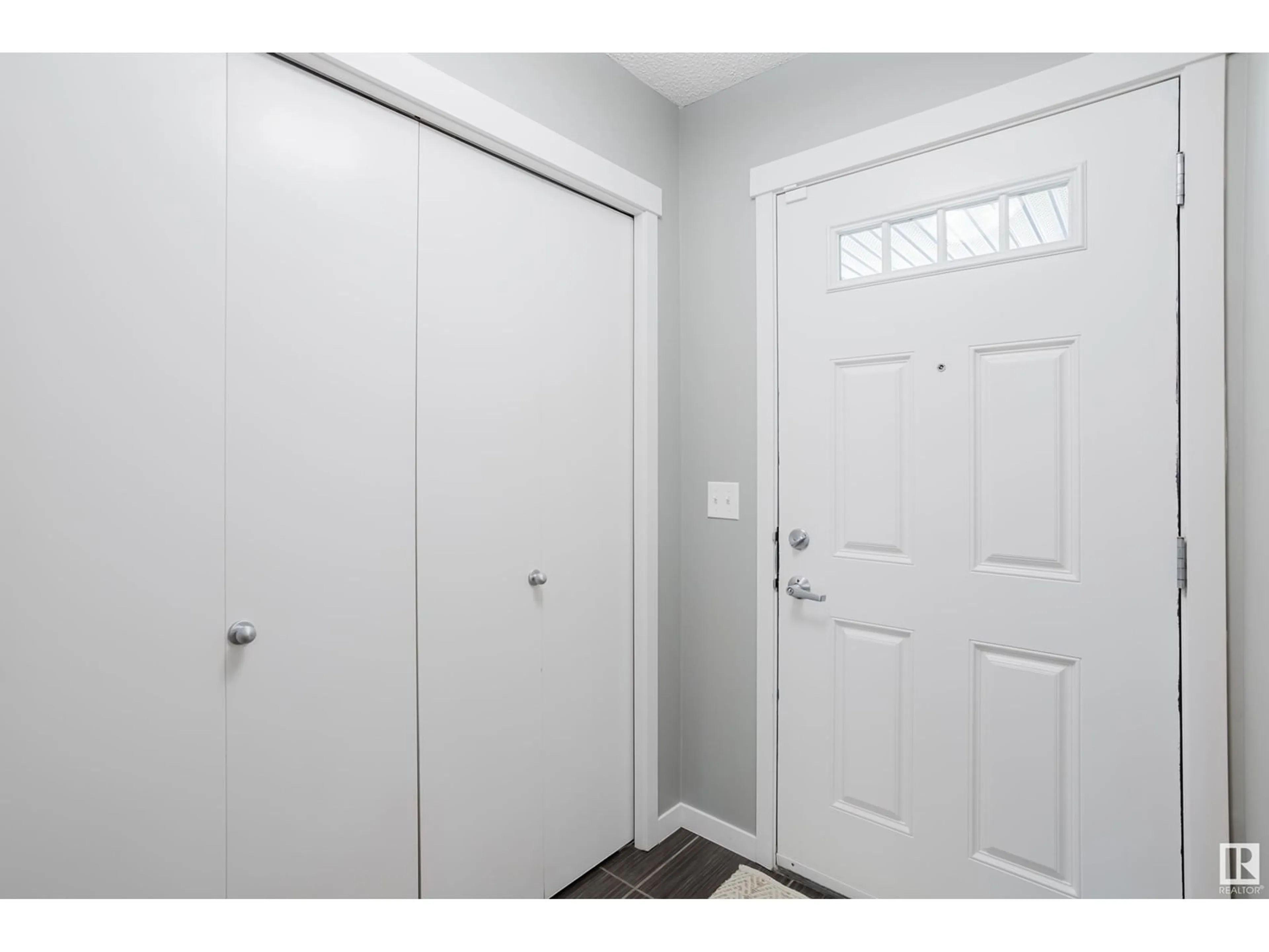 Indoor entryway for 17306 73 ST, Edmonton Alberta T5Z0L3