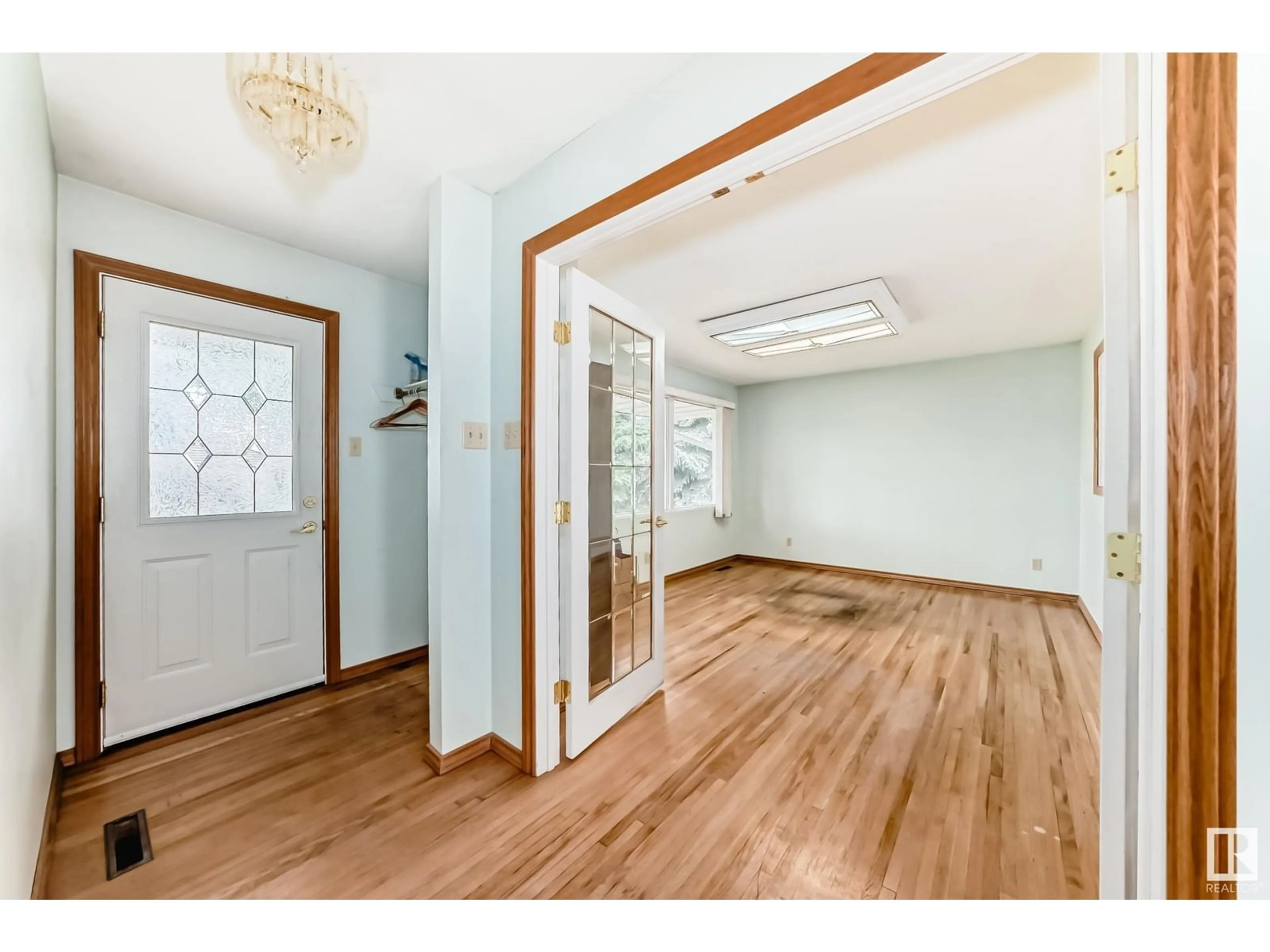 Indoor entryway for 6427 87 ST, Edmonton Alberta T6E2Y5