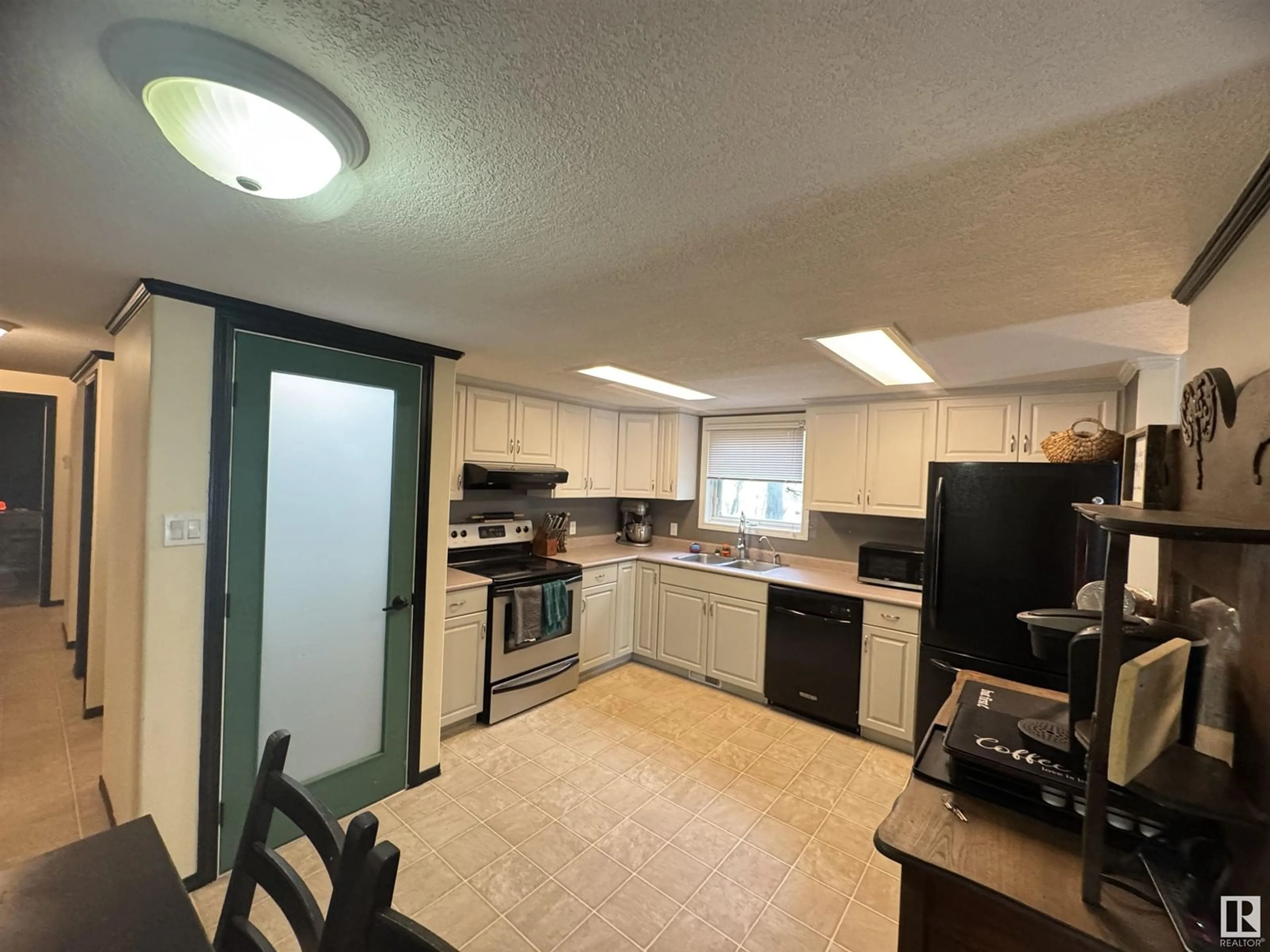 Standard kitchen, unknown for 61402 RGE RD 23, Rural Westlock County Alberta T7P2N9