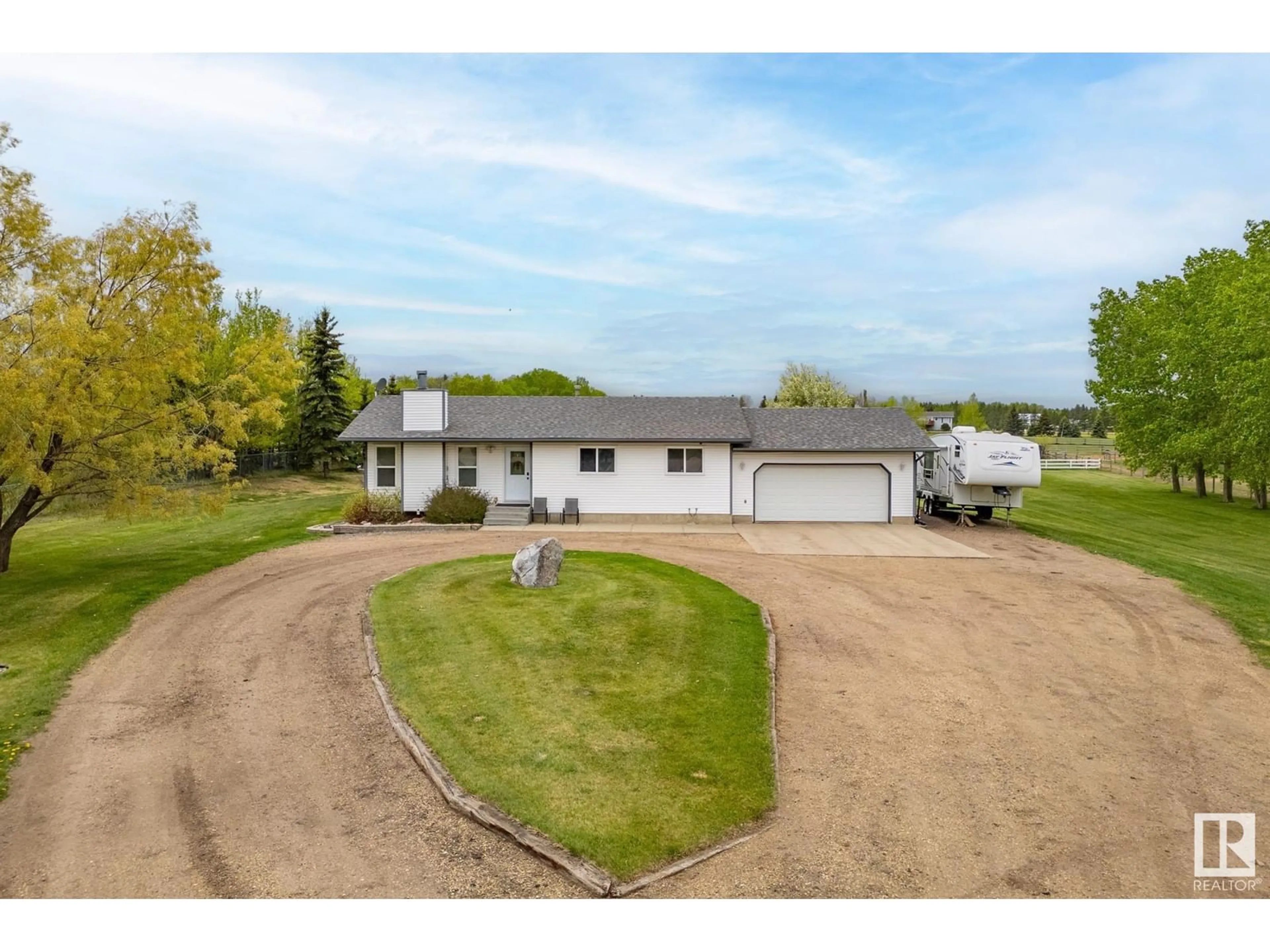 A pic from outside/outdoor area/front of a property/back of a property/a pic from drone, unknown for 52306 - 386 RGE ROAD 212, Rural Strathcona County Alberta T8G1A9