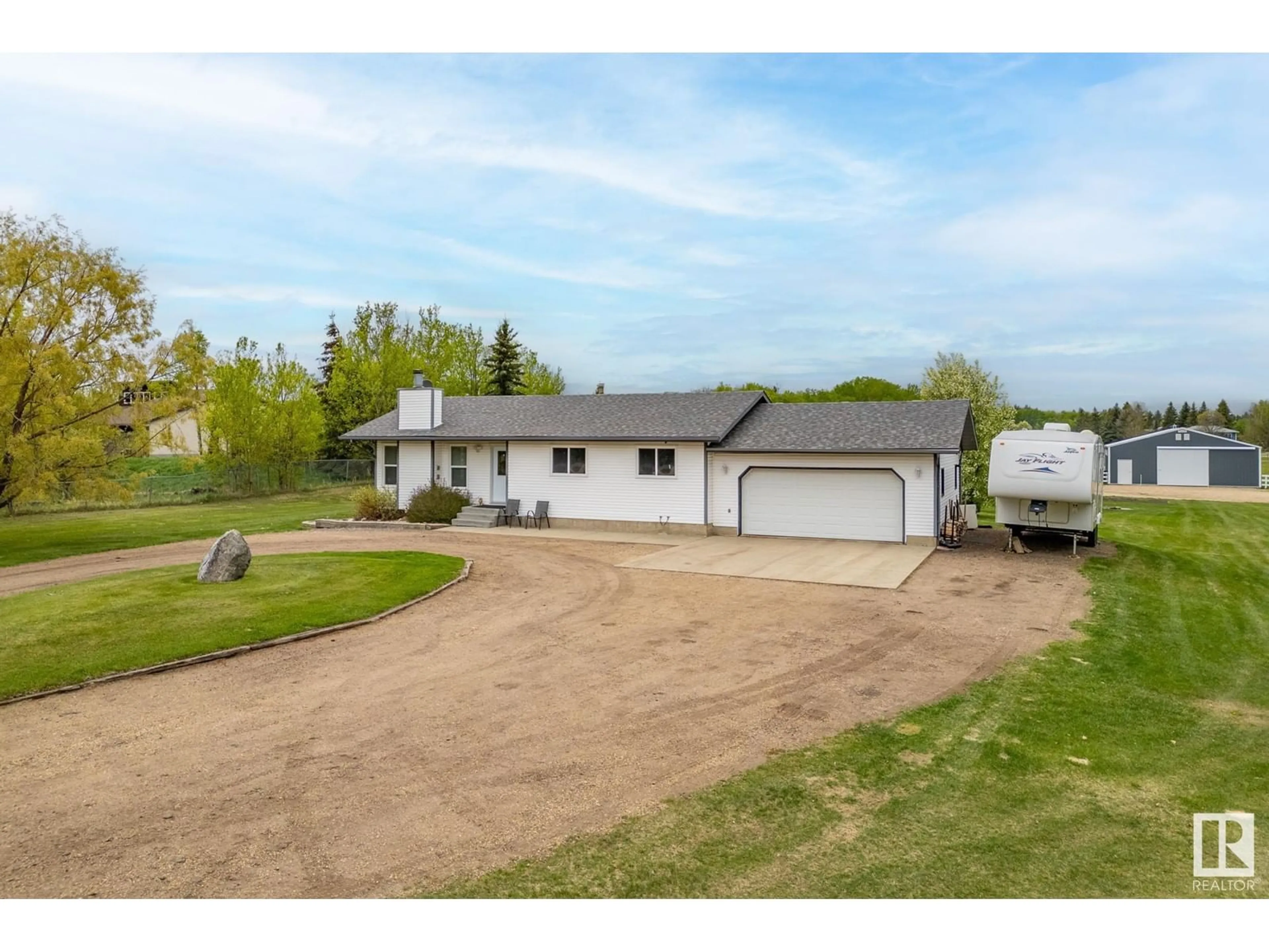A pic from outside/outdoor area/front of a property/back of a property/a pic from drone, unknown for 52306 - 386 RGE ROAD 212, Rural Strathcona County Alberta T8G1A9