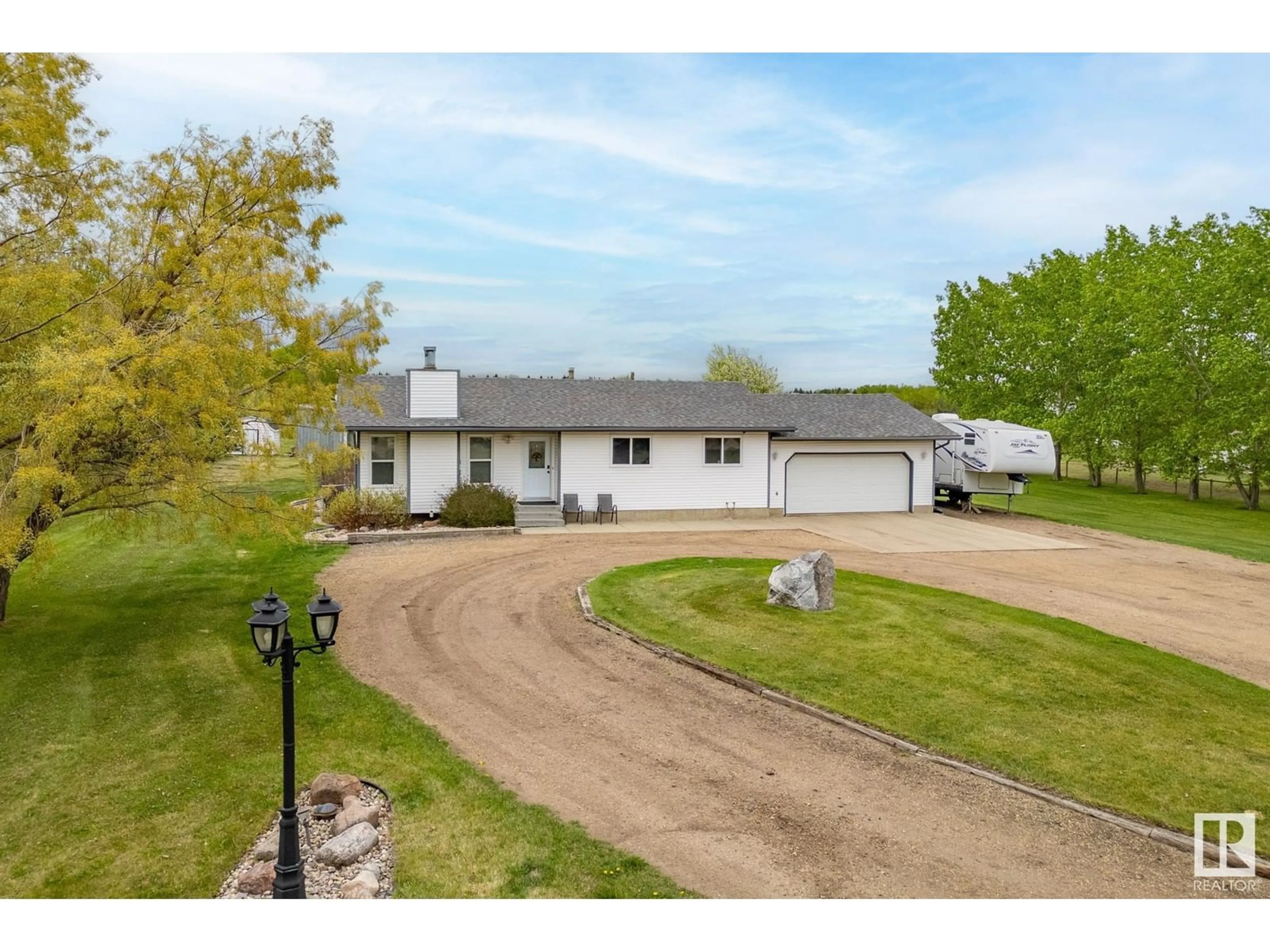 A pic from outside/outdoor area/front of a property/back of a property/a pic from drone, street for 52306 - 386 RGE ROAD 212, Rural Strathcona County Alberta T8G1A9