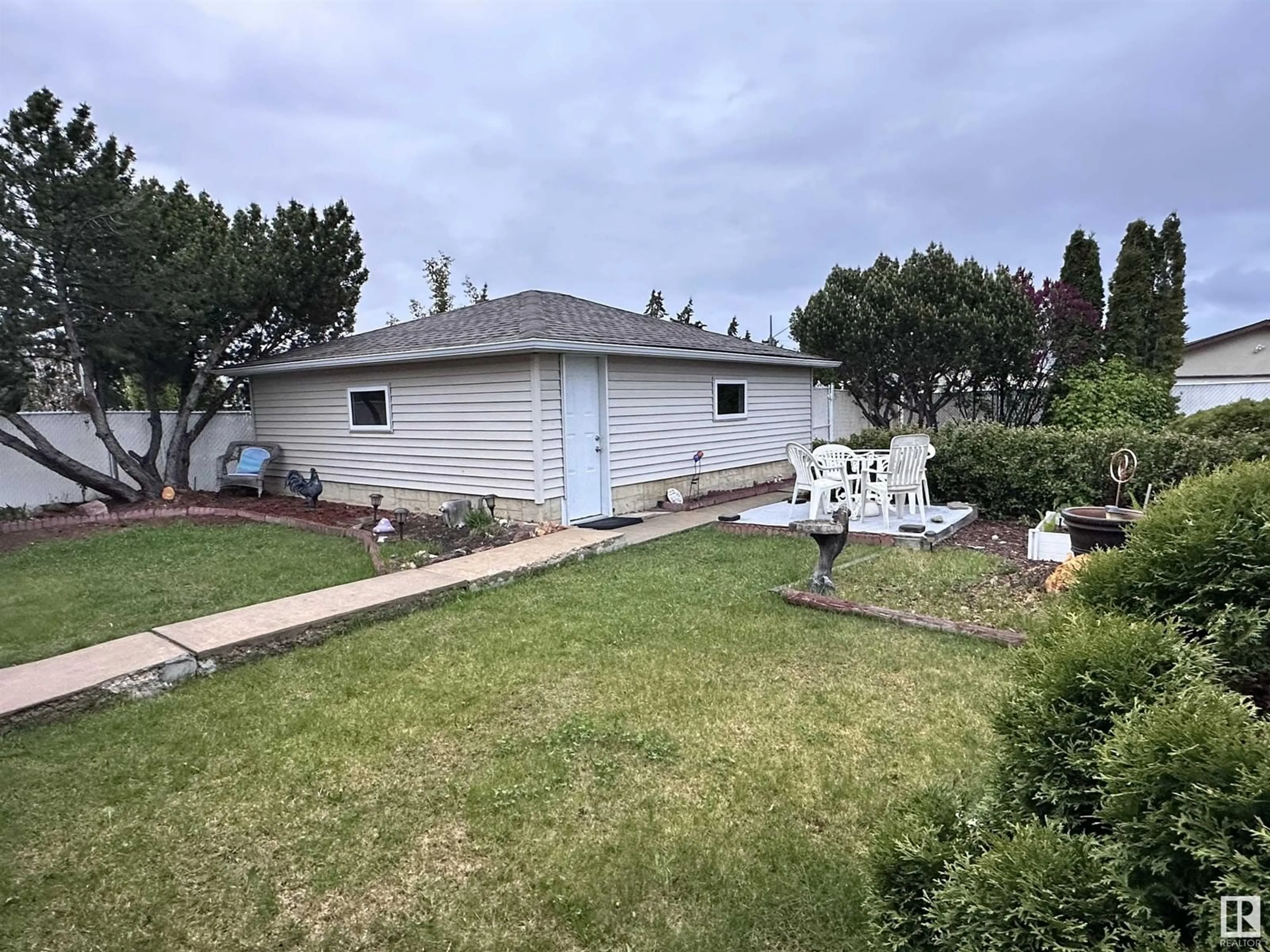 A pic from outside/outdoor area/front of a property/back of a property/a pic from drone, unknown for 15231 94A ST NW, Edmonton Alberta T5E3X7