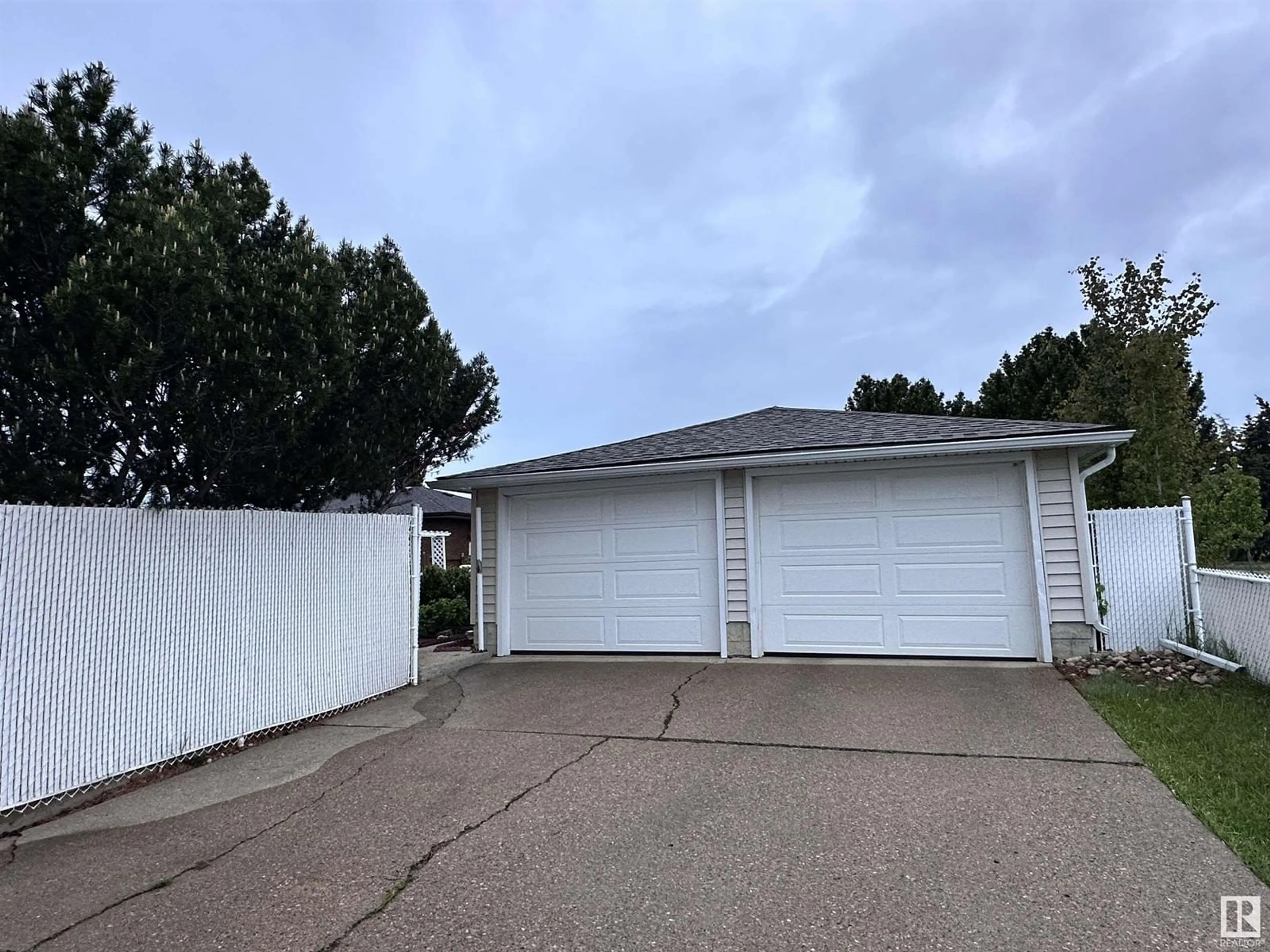 Unknown for 15231 94A ST NW, Edmonton Alberta T5E3X7