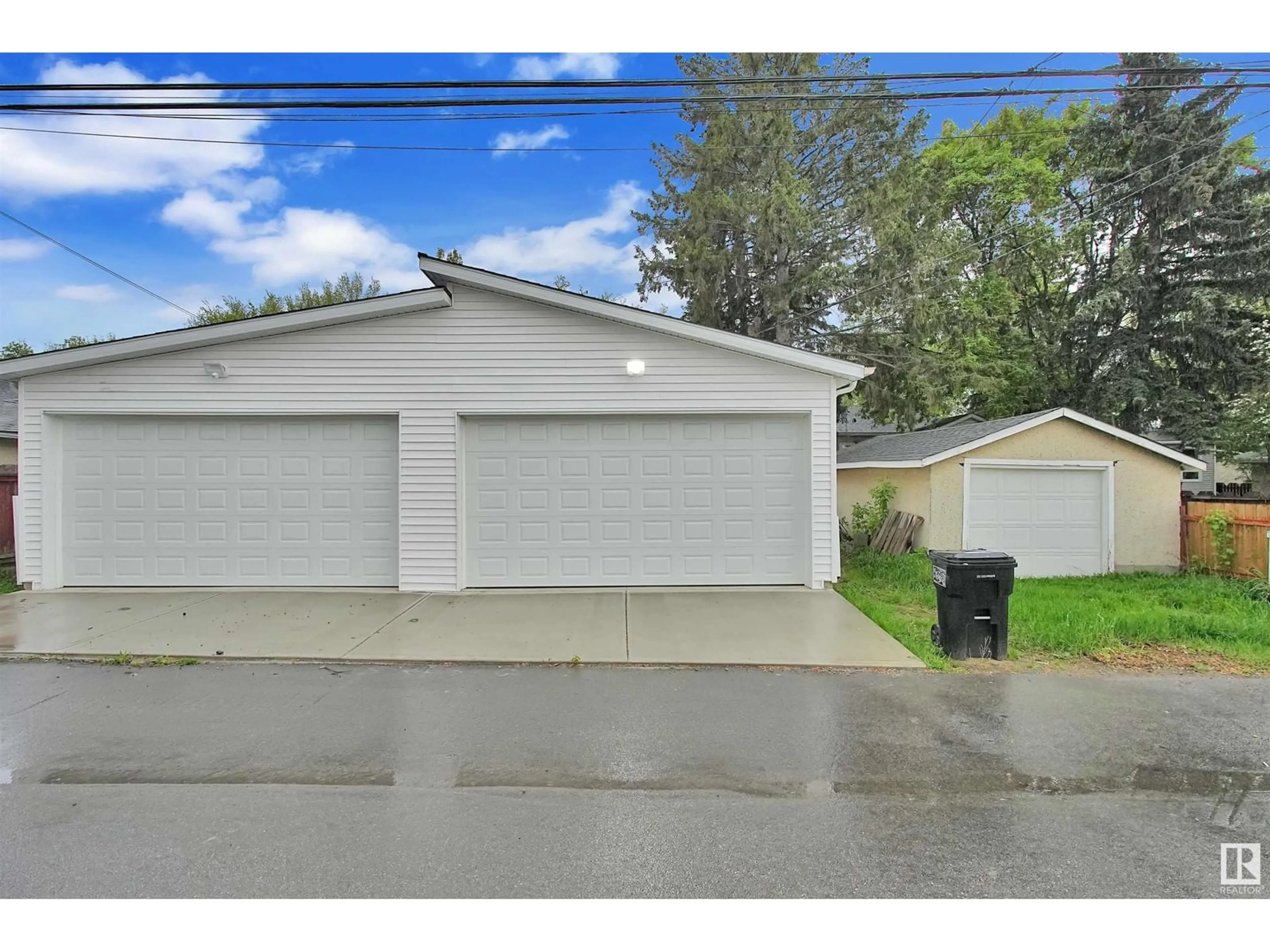 Indoor garage for 7540 81 AV, Edmonton Alberta T6C0B5
