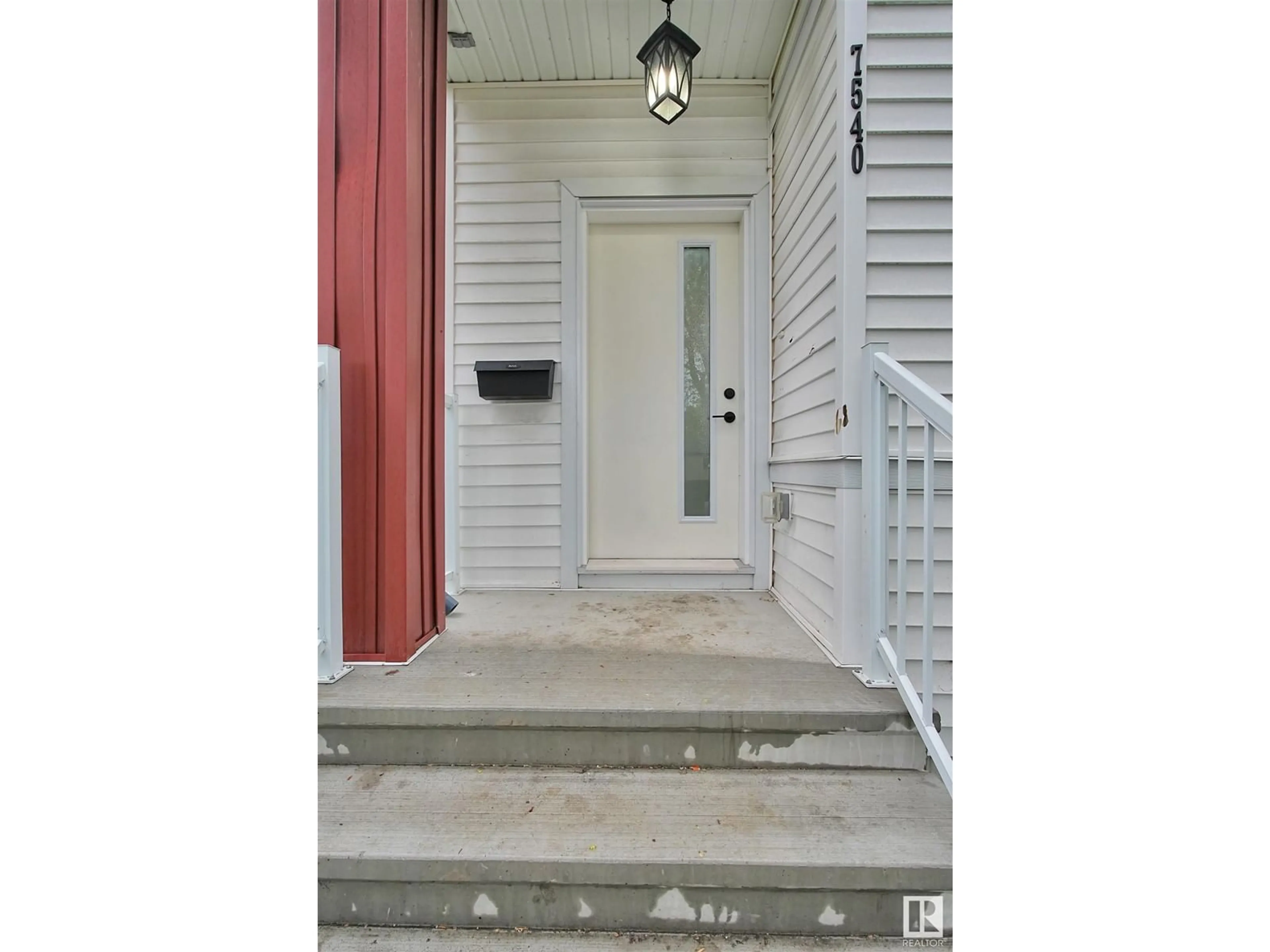 Indoor entryway for 7540 81 AV, Edmonton Alberta T6C0B5