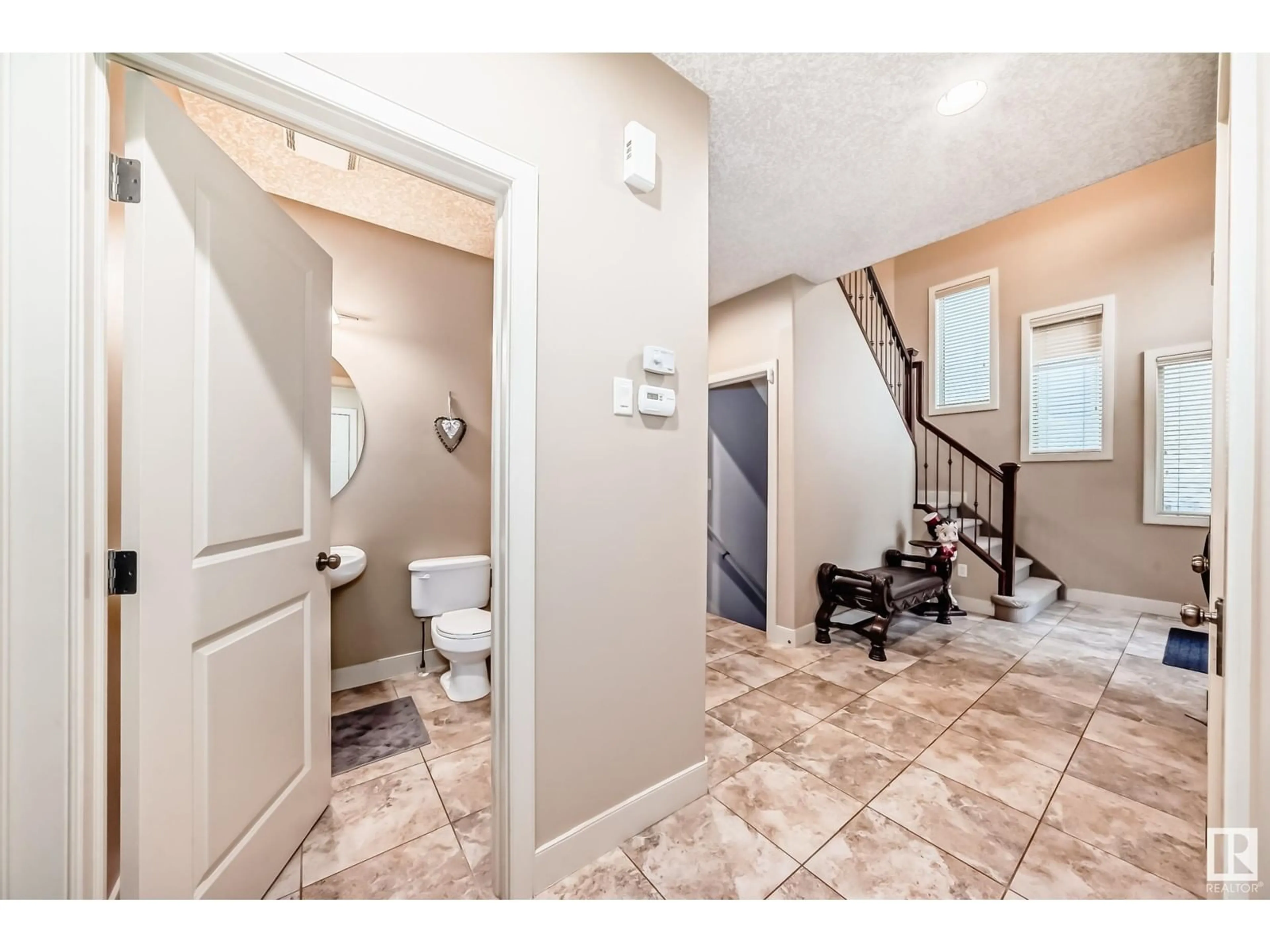 Indoor entryway for NW - 11015 178 AV, Edmonton Alberta T5X6J3