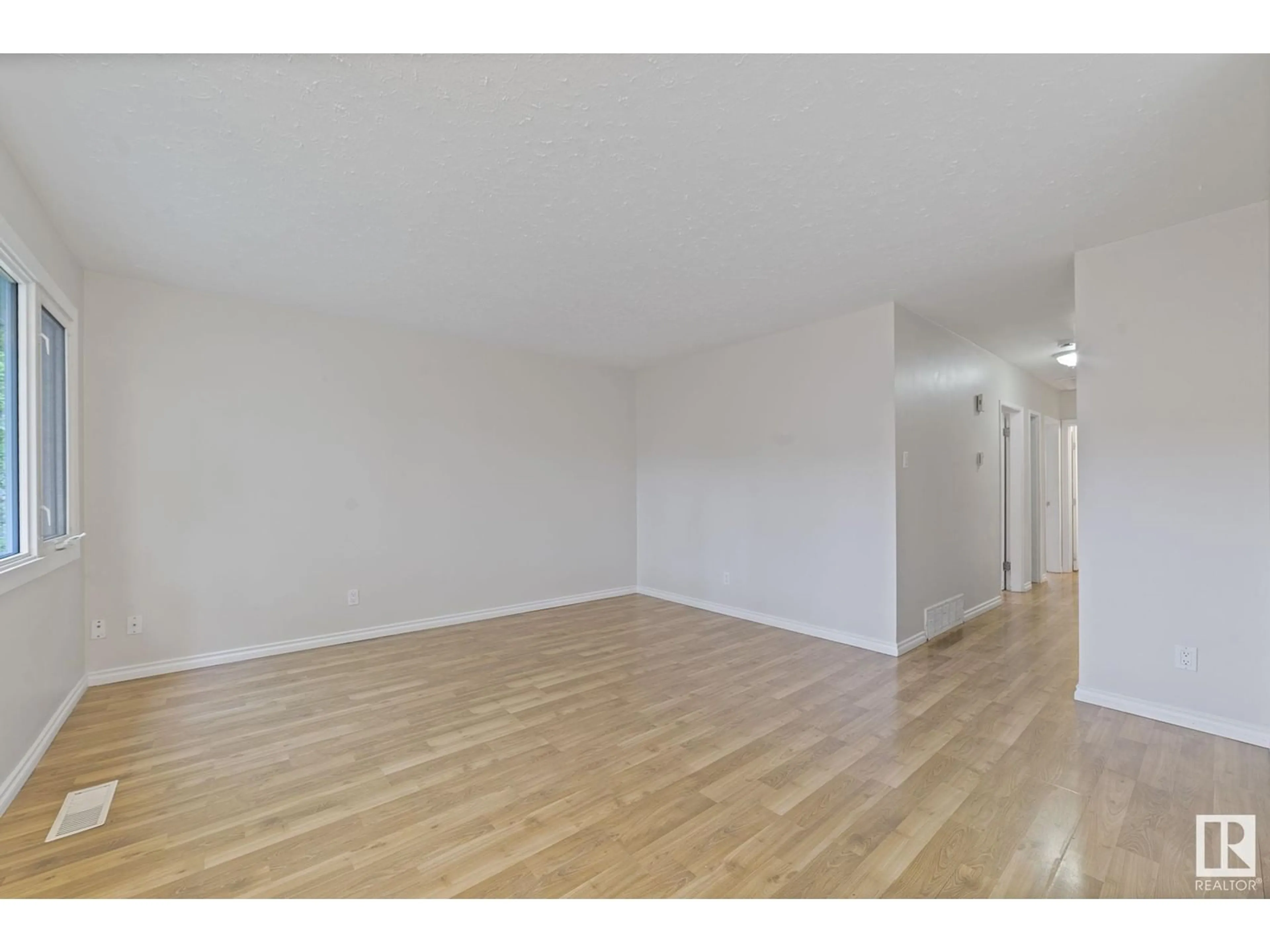 A pic of a room for 12032 62 ST, Edmonton Alberta T5W4C8
