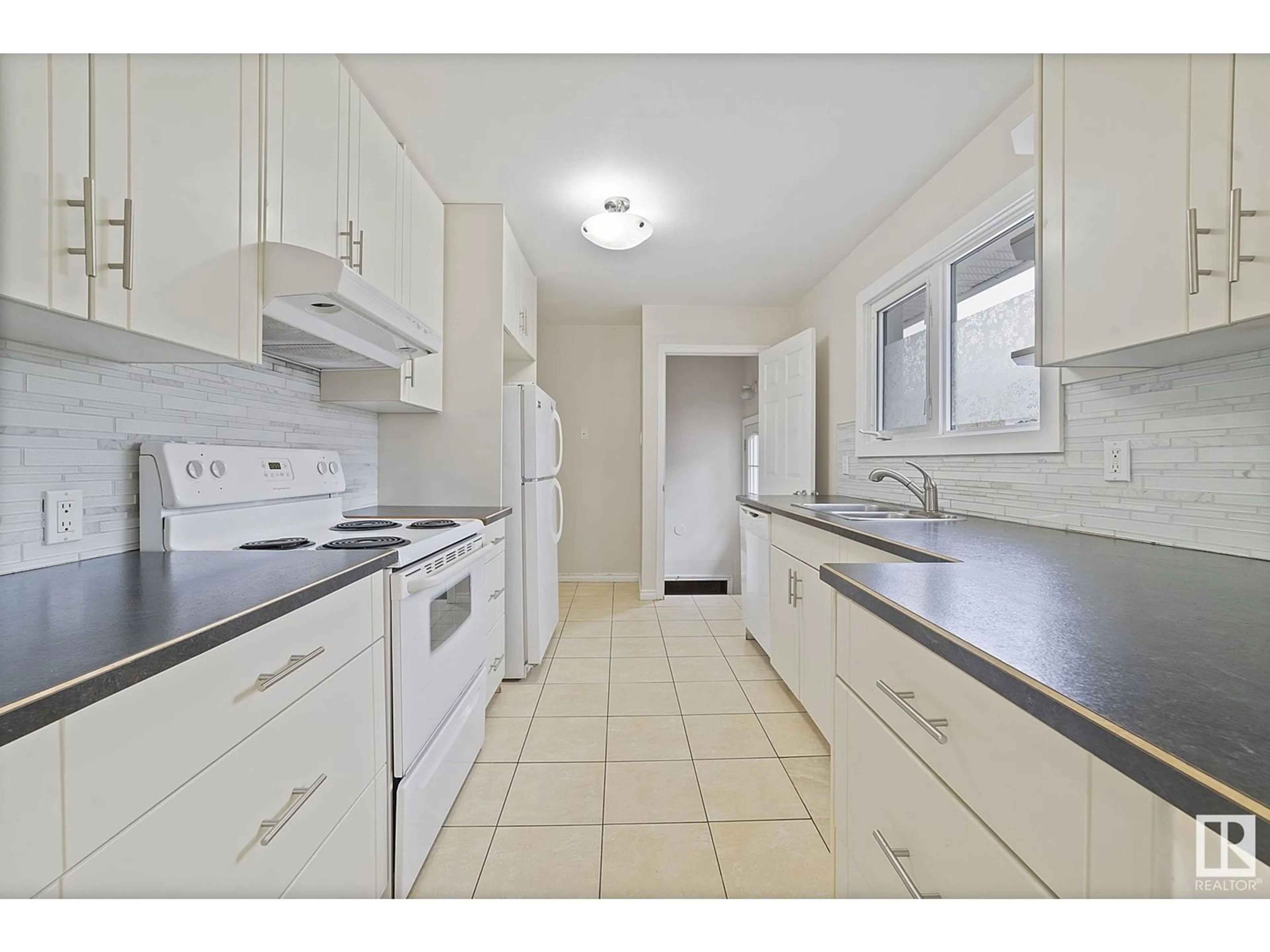 Standard kitchen, unknown for 12032 62 ST, Edmonton Alberta T5W4C8