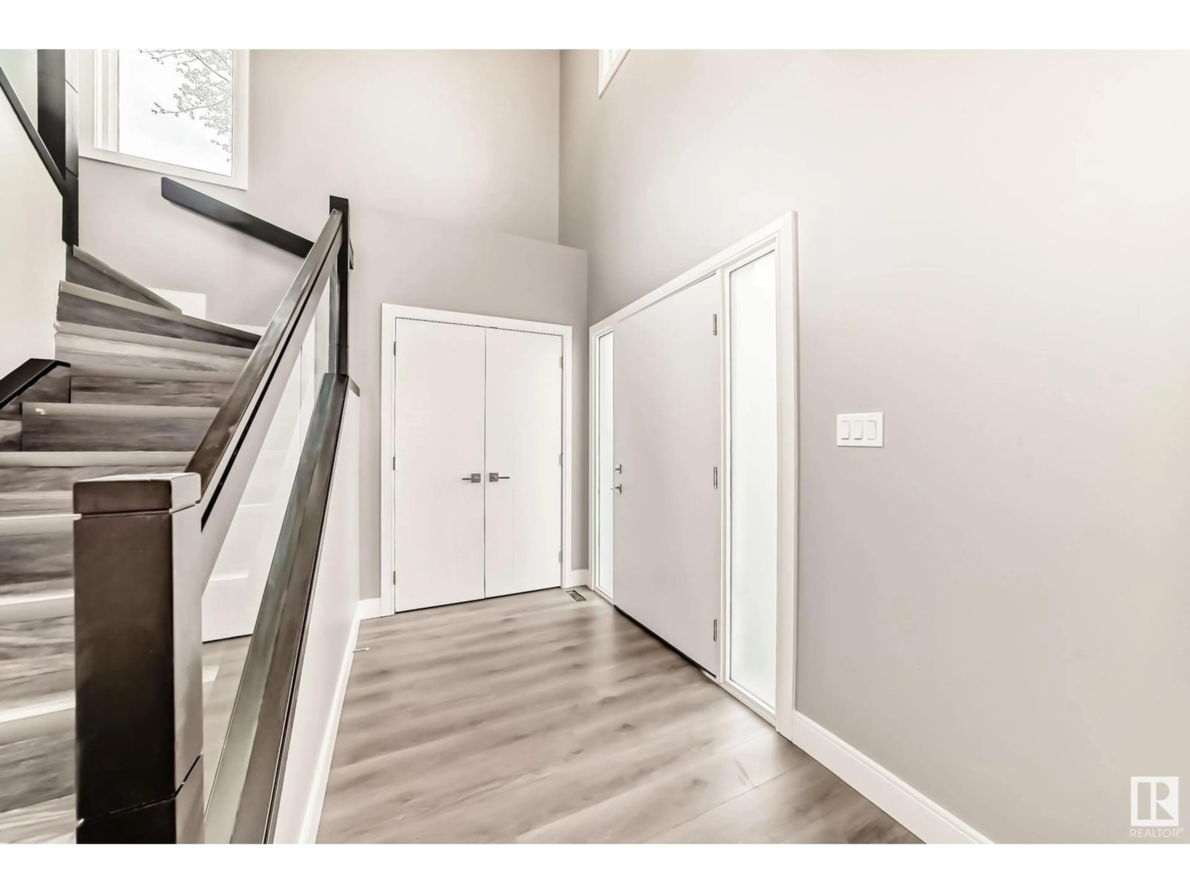 Indoor entryway for NW - 11929 70 ST, Edmonton Alberta T5B1V1
