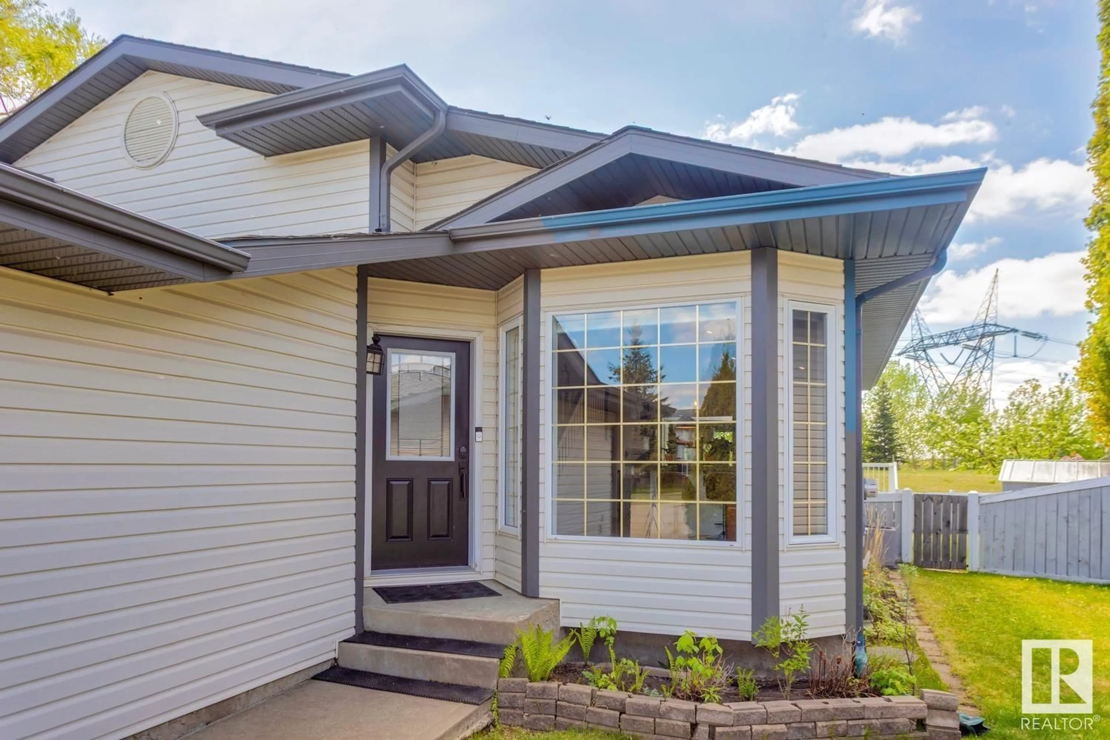 Home with vinyl exterior material, street for NW - 806 118A ST, Edmonton Alberta T6J6Z9