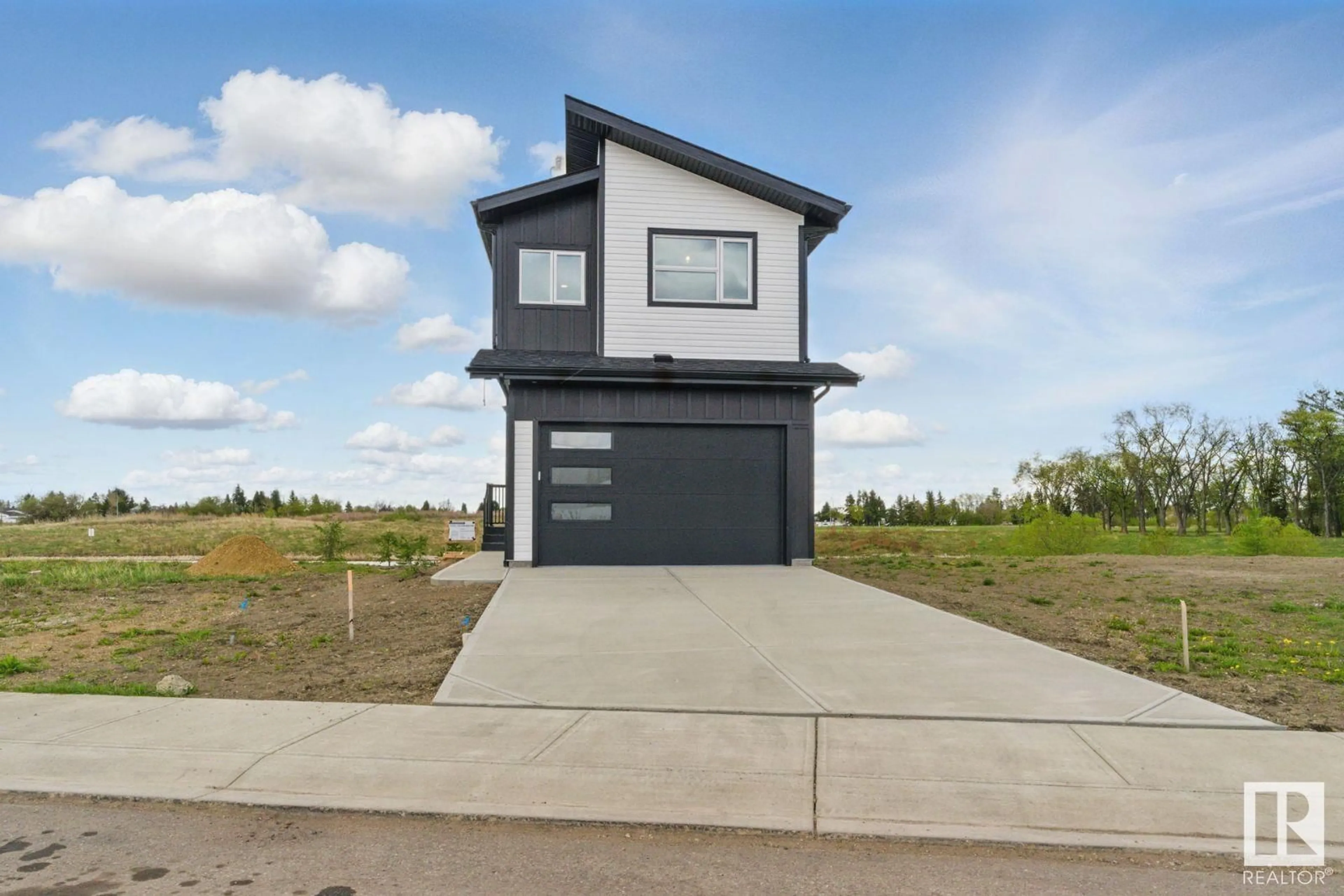 Unknown for 9239 156 AV, Edmonton Alberta T5Y2N4