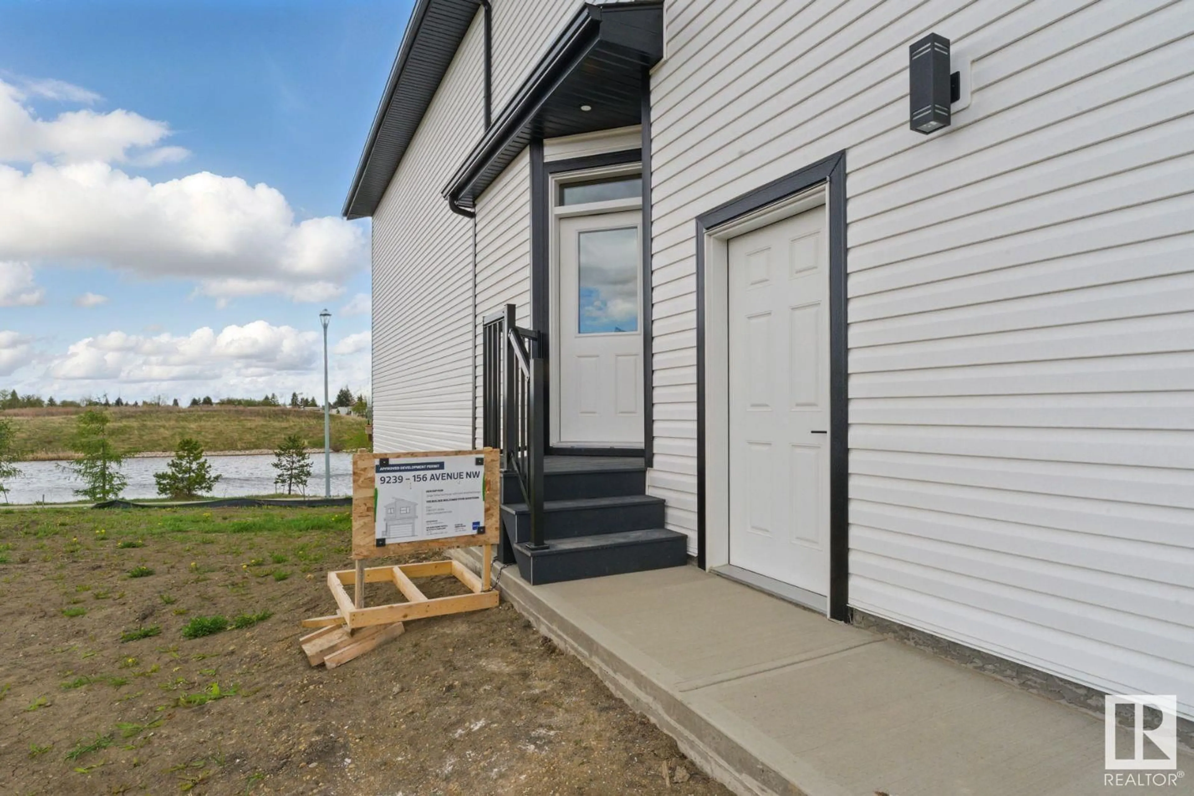 Unknown for 9239 156 AV, Edmonton Alberta T5Y2N4