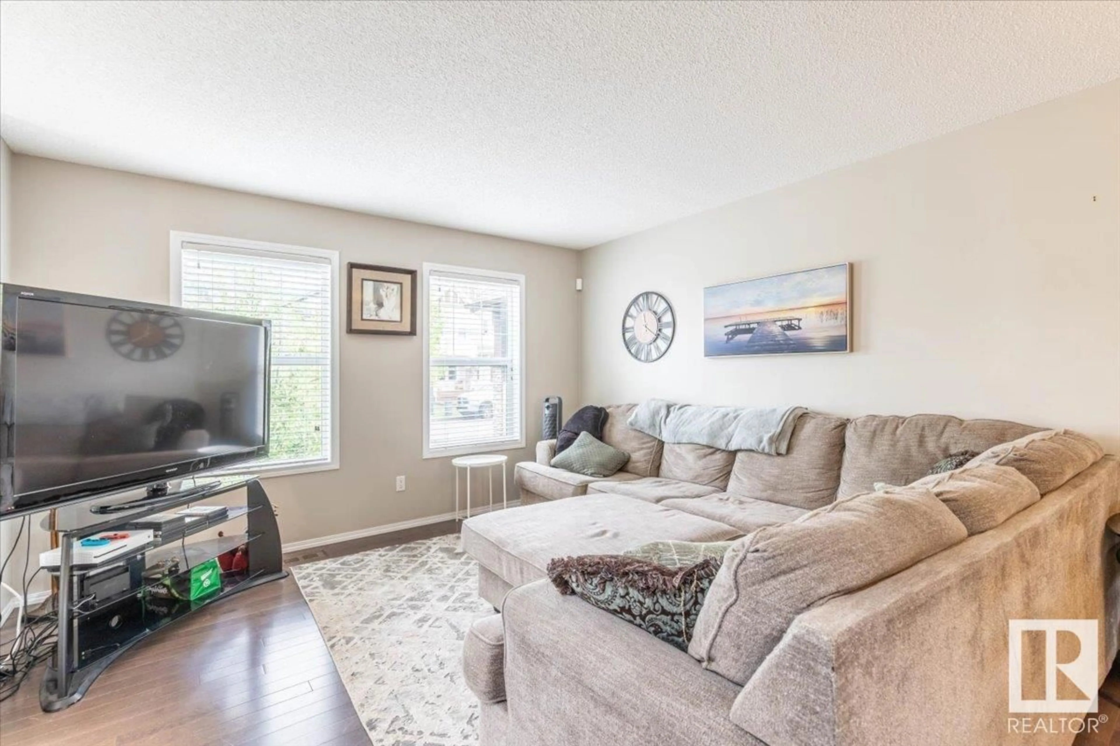 Living room with furniture, unknown for 3003 ARTHURS CR, Edmonton Alberta T6W2H9