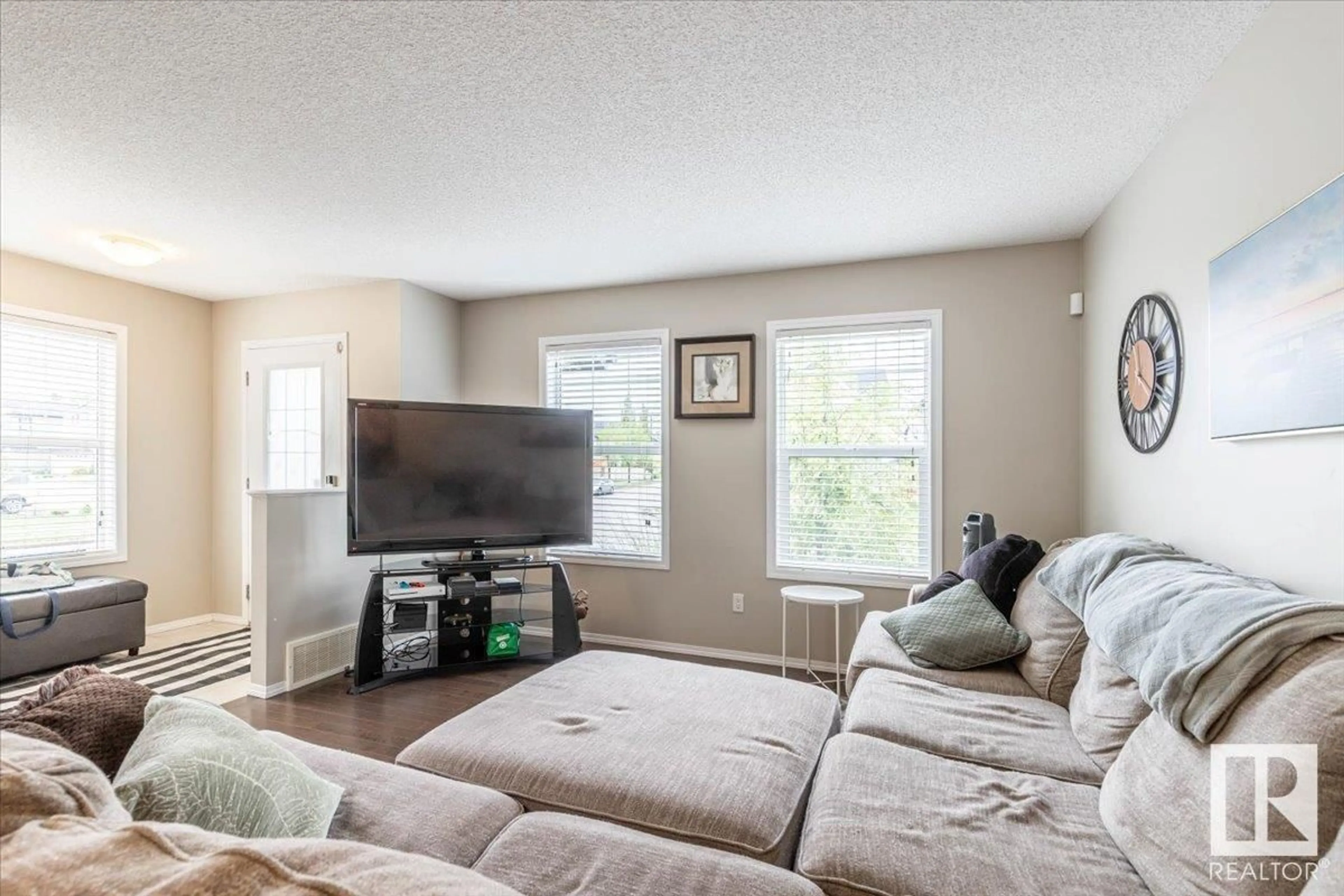 Living room with furniture, unknown for 3003 ARTHURS CR, Edmonton Alberta T6W2H9