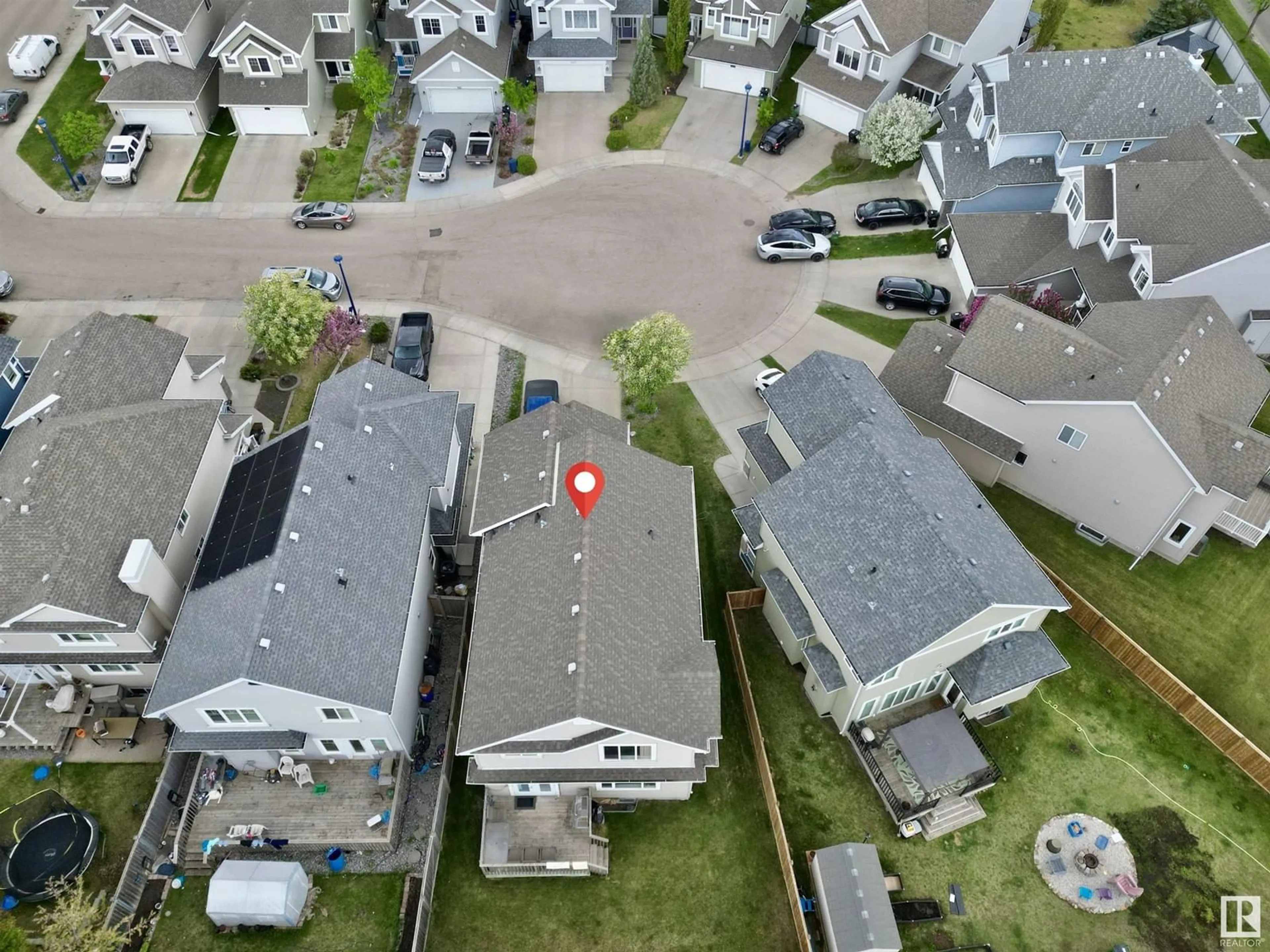 A pic from outside/outdoor area/front of a property/back of a property/a pic from drone, street for 7616 10 AV, Edmonton Alberta T6X0N6