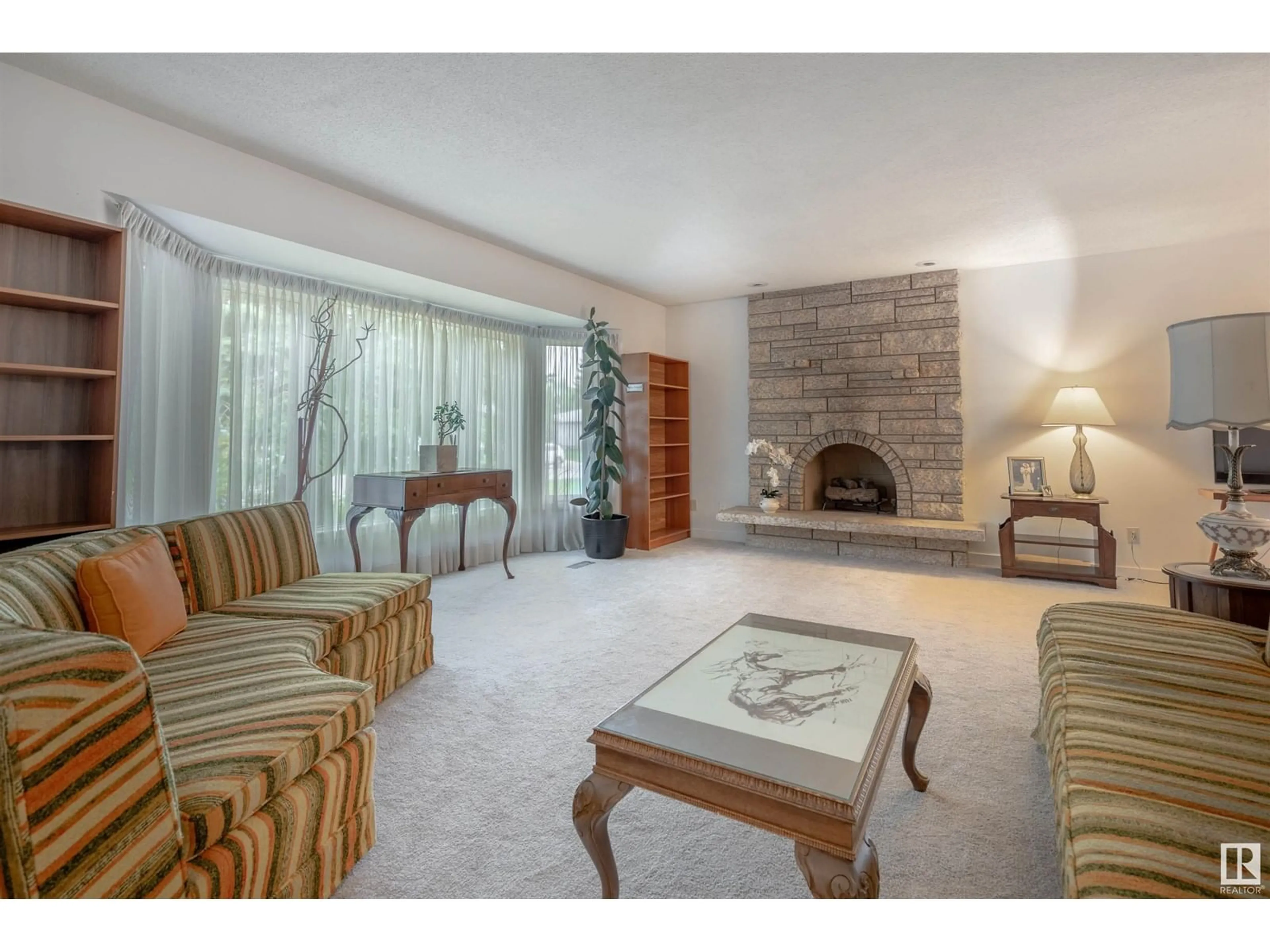 Living room with furniture, unknown for 799 LEE RIDGE RD, Edmonton Alberta T6K0P9