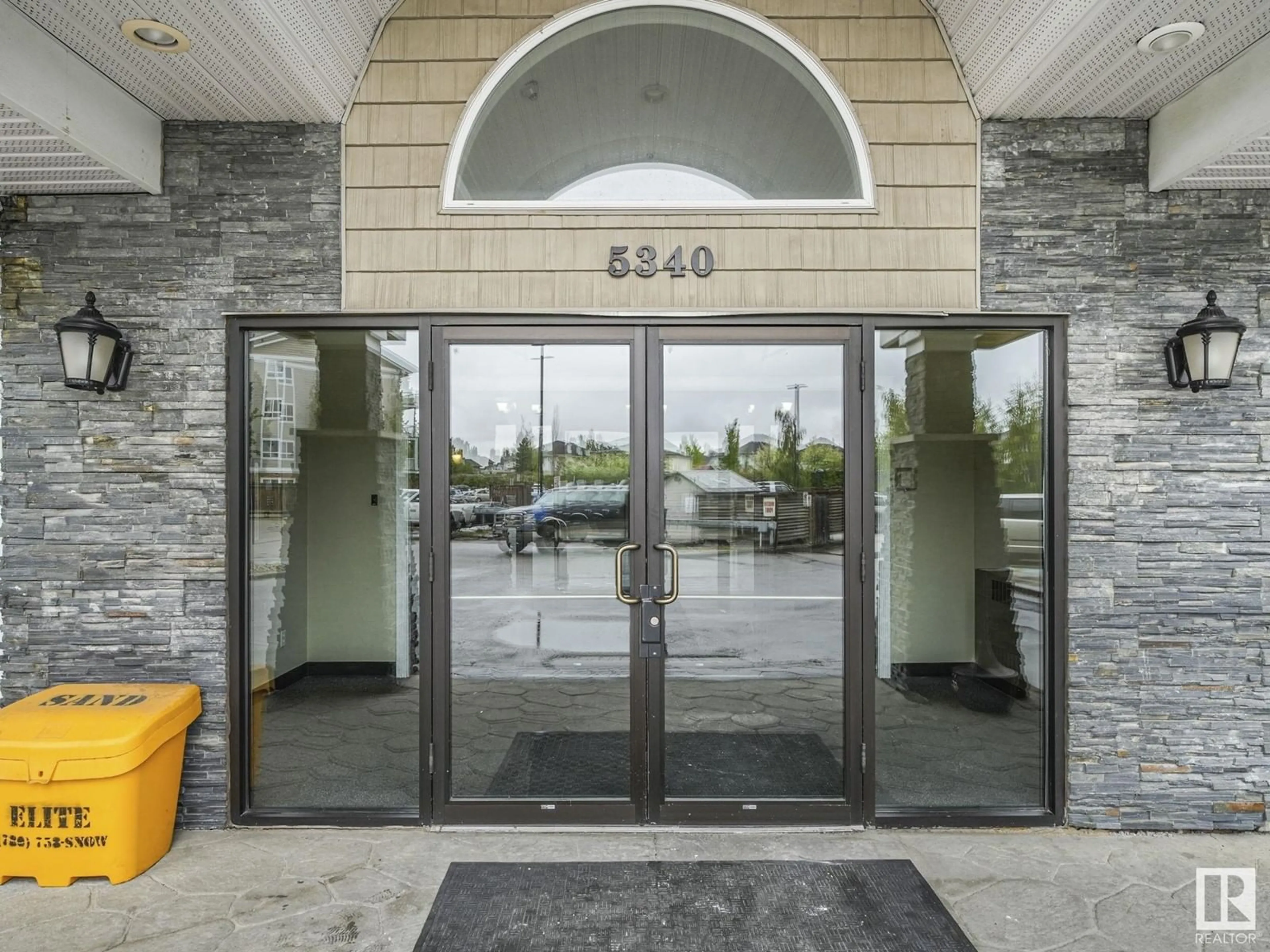 Indoor foyer for #220 - 5340 199 ST, Edmonton Alberta T6M0A5