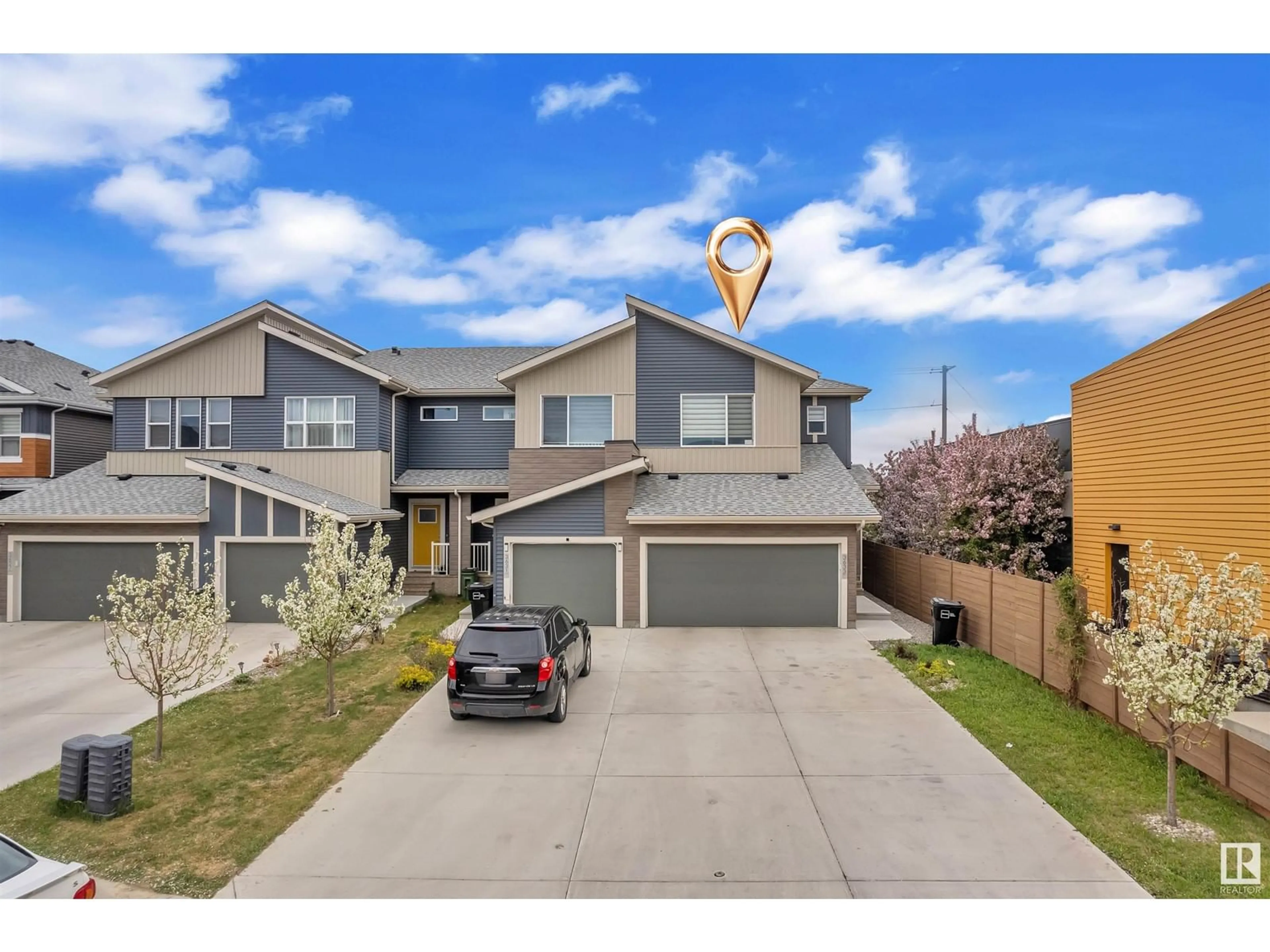 A pic from outside/outdoor area/front of a property/back of a property/a pic from drone, street for 3633 8 AVENUE SW, Edmonton Alberta T6X2G6