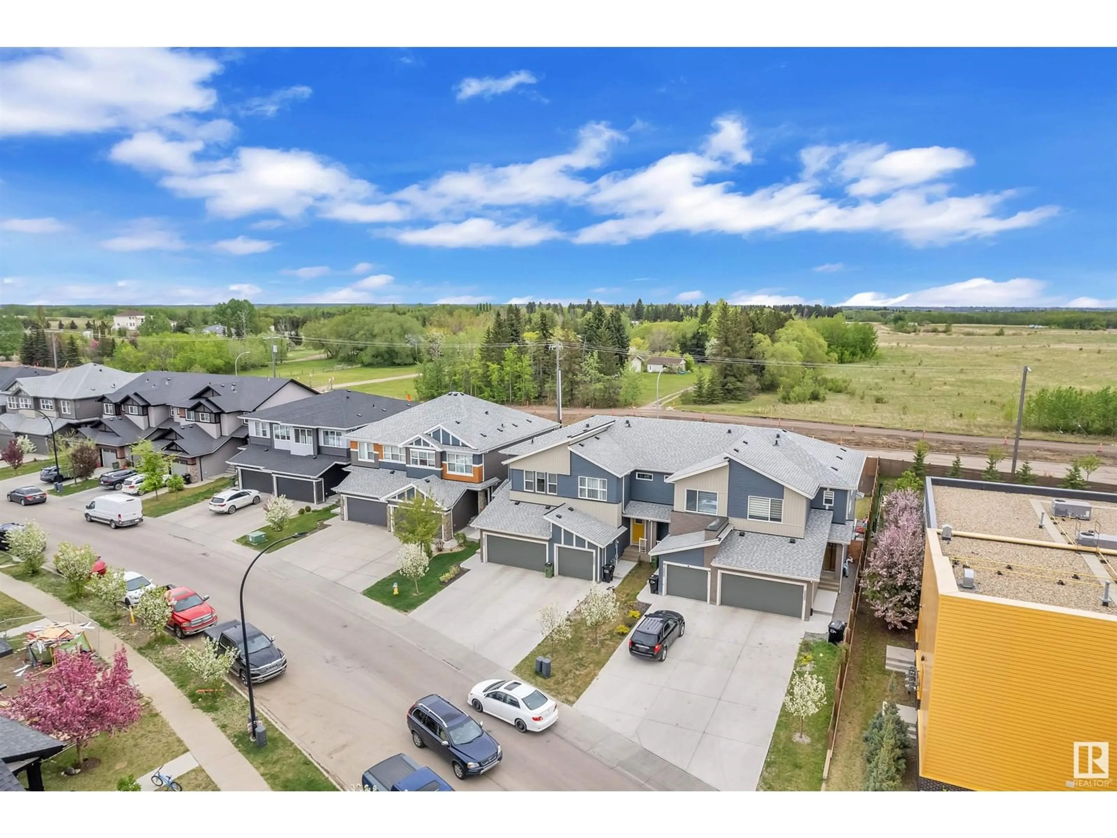 A pic from outside/outdoor area/front of a property/back of a property/a pic from drone, unknown for 3633 8 AVENUE SW, Edmonton Alberta T6X2G6