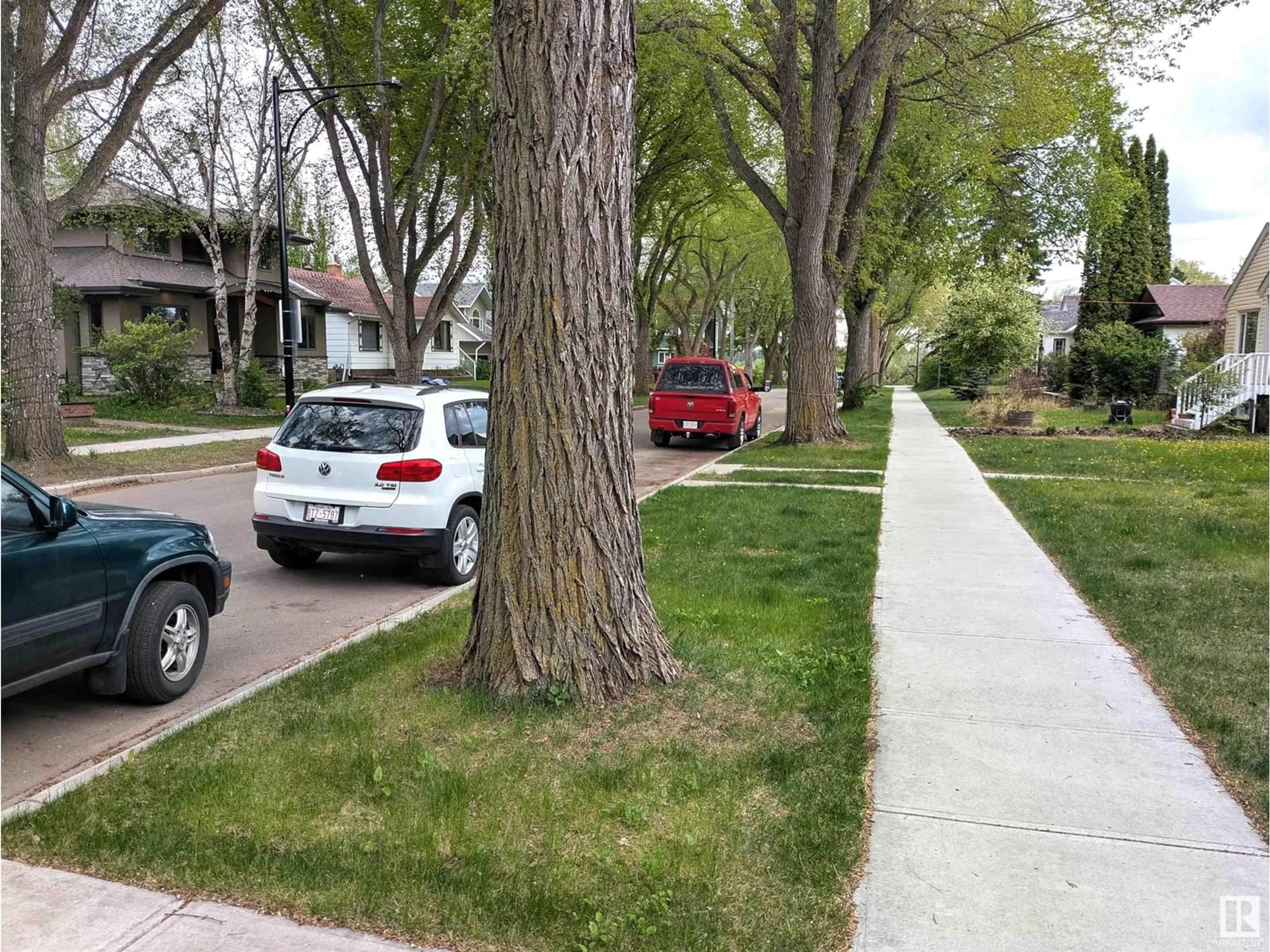 Blurry image for 10880 74 ST, Edmonton Alberta T5B1Z9