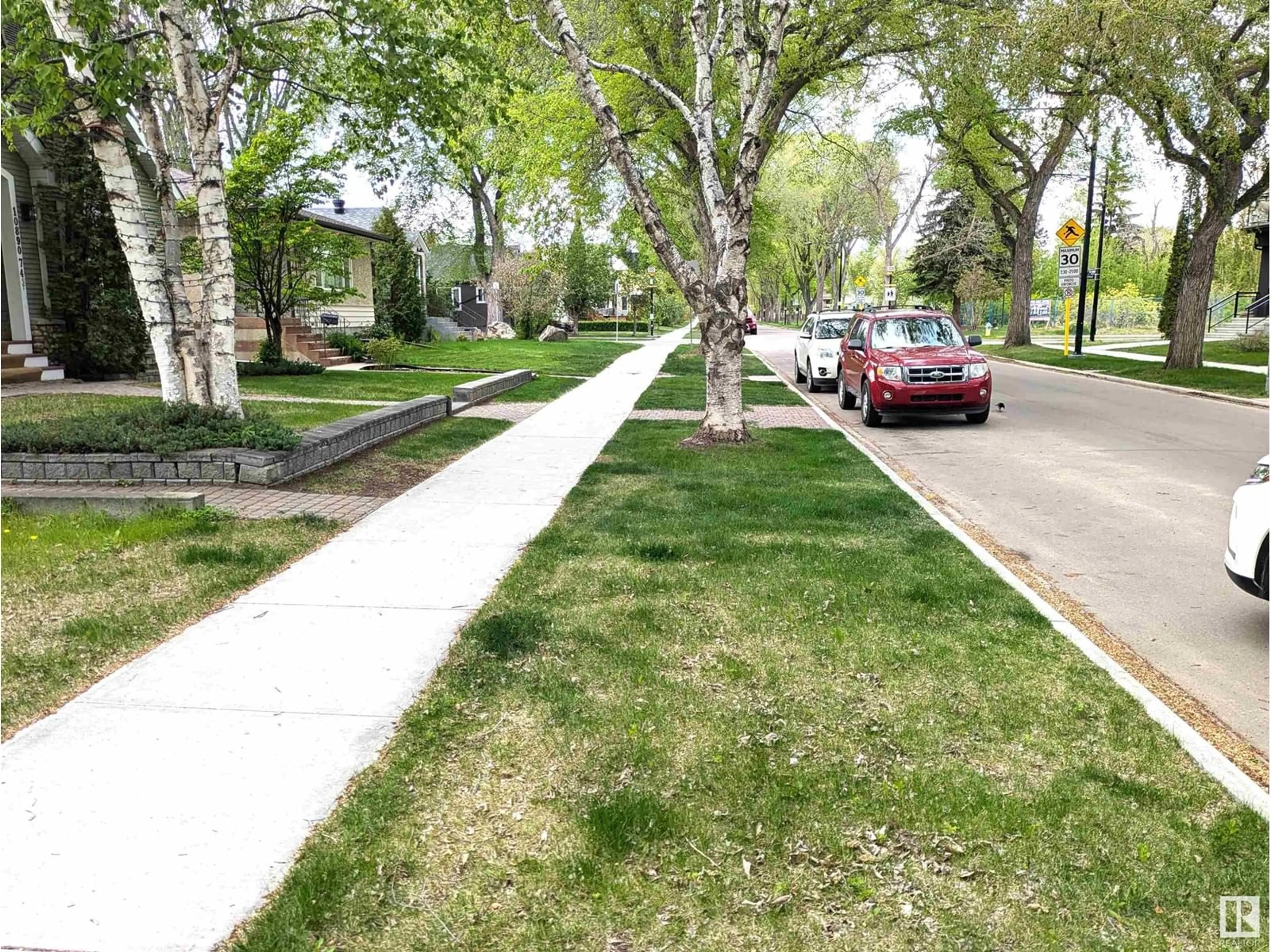 A pic from outside/outdoor area/front of a property/back of a property/a pic from drone, street for 10880 74 ST, Edmonton Alberta T5B1Z9