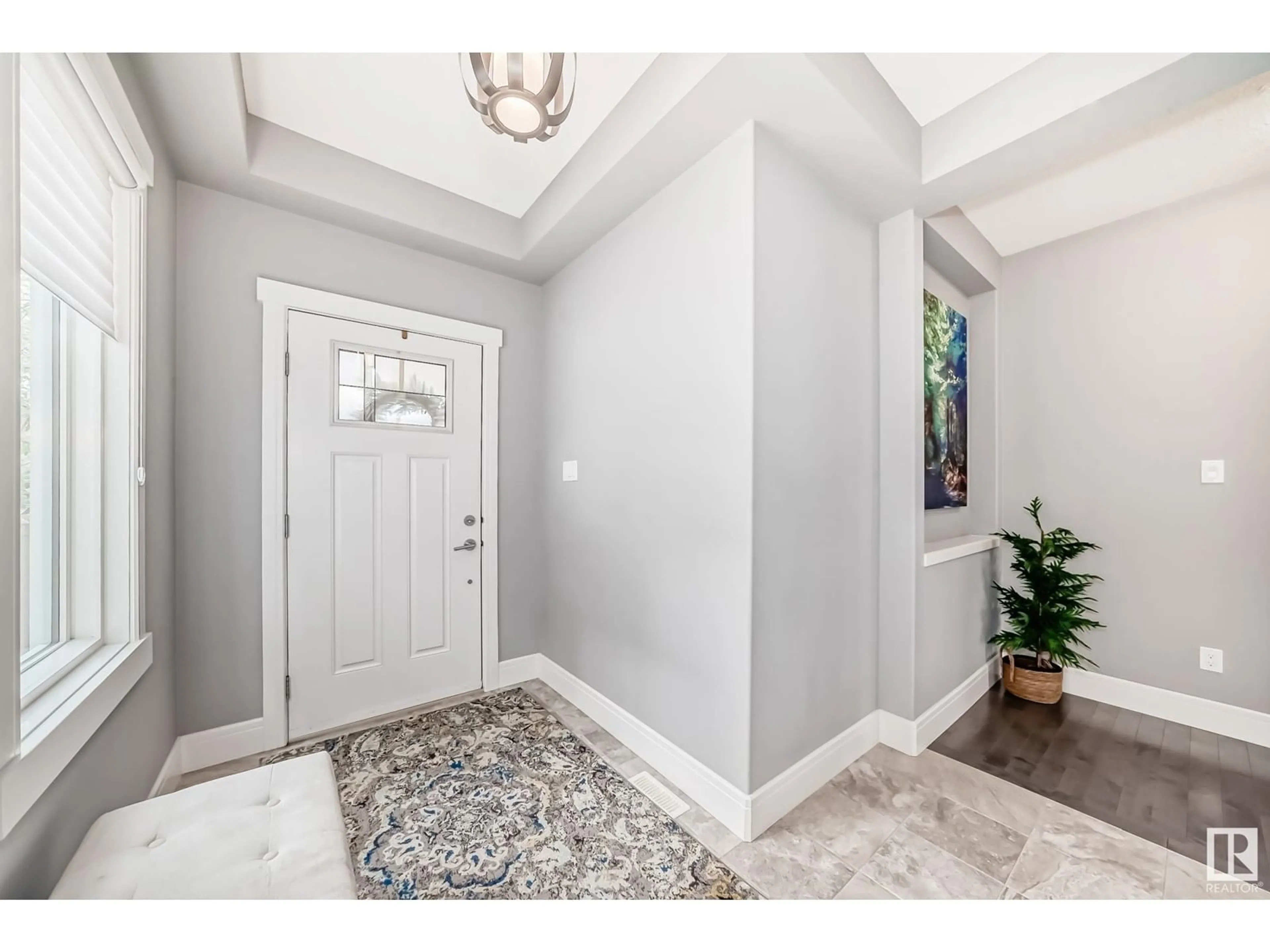 Indoor entryway for 722 37A AV, Edmonton Alberta T6T0S2