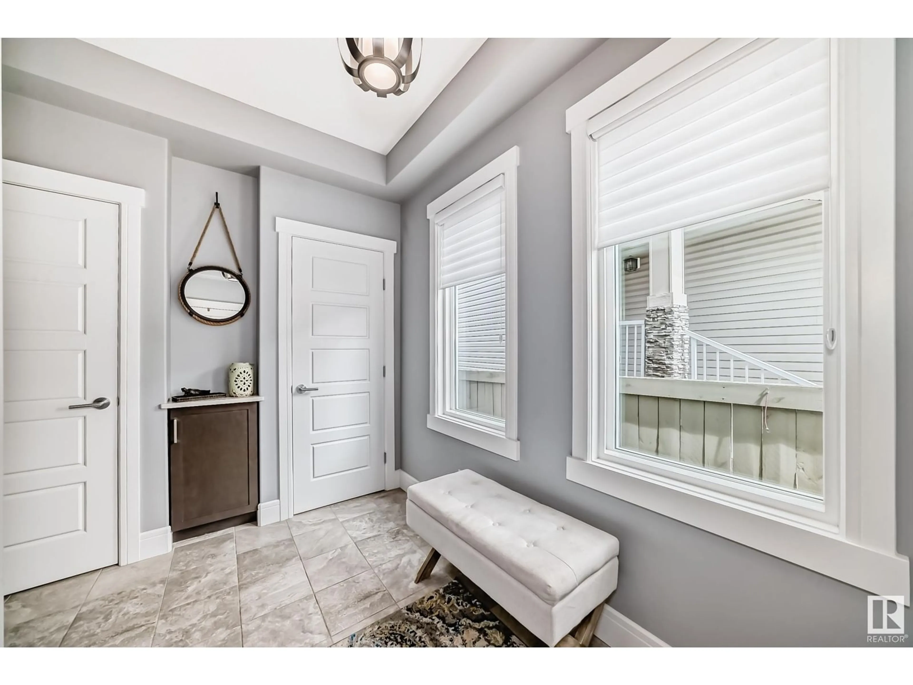 Indoor entryway for 722 37A AV, Edmonton Alberta T6T0S2