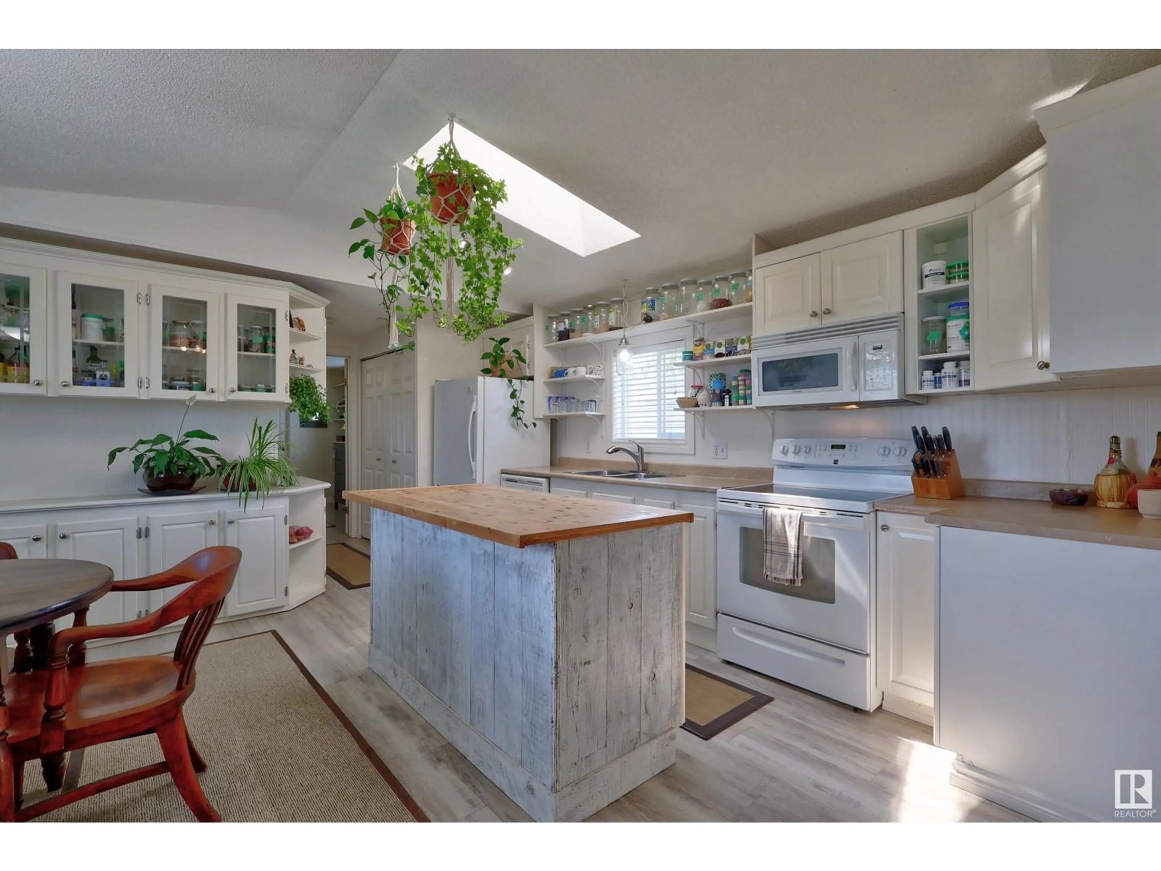 Open concept kitchen, unknown for 1161 LAKEVISTA DR, Sherwood Park Alberta T8H1K1