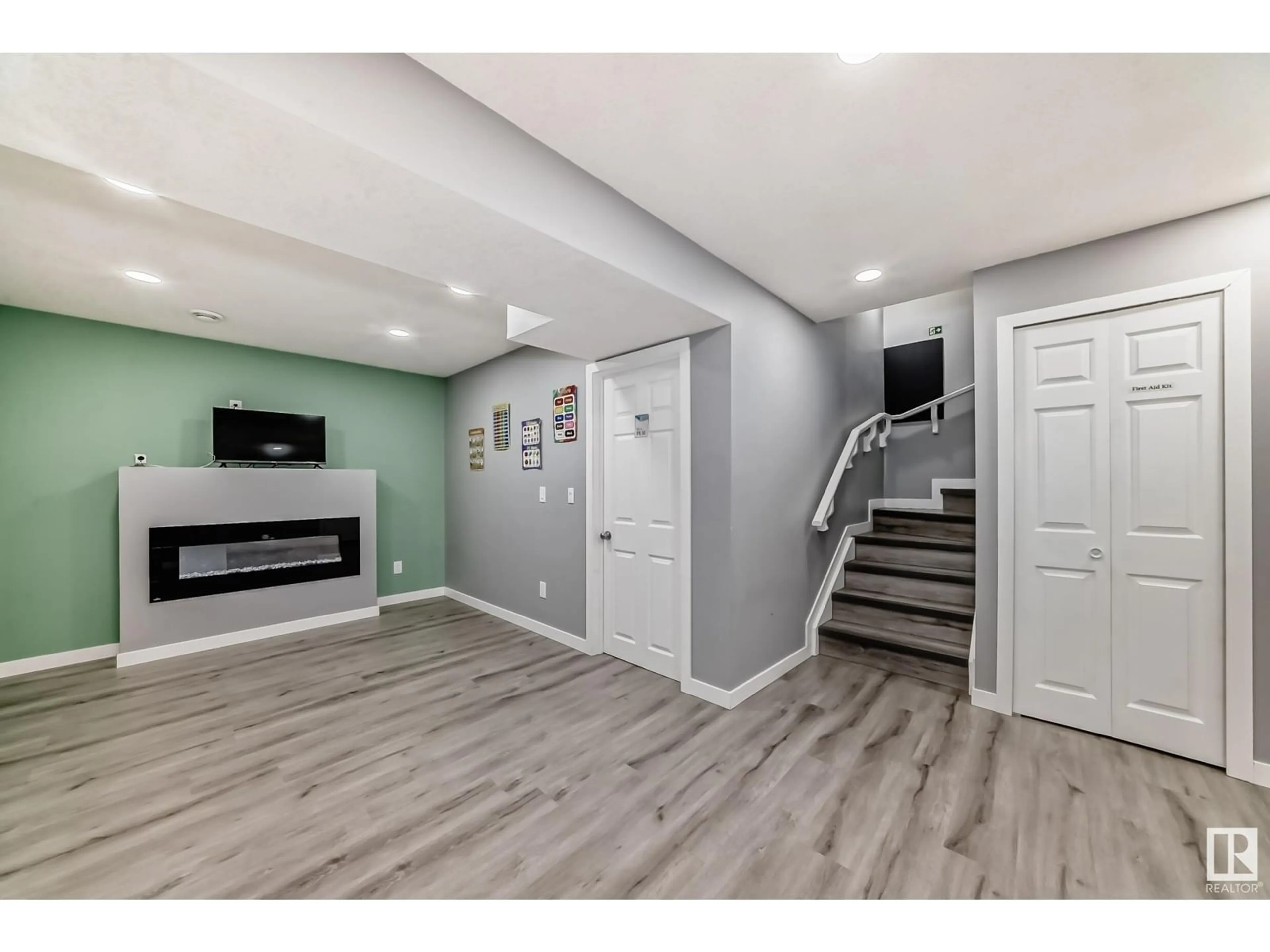 Unknown for 22903 96 AV, Edmonton Alberta T5T7M5