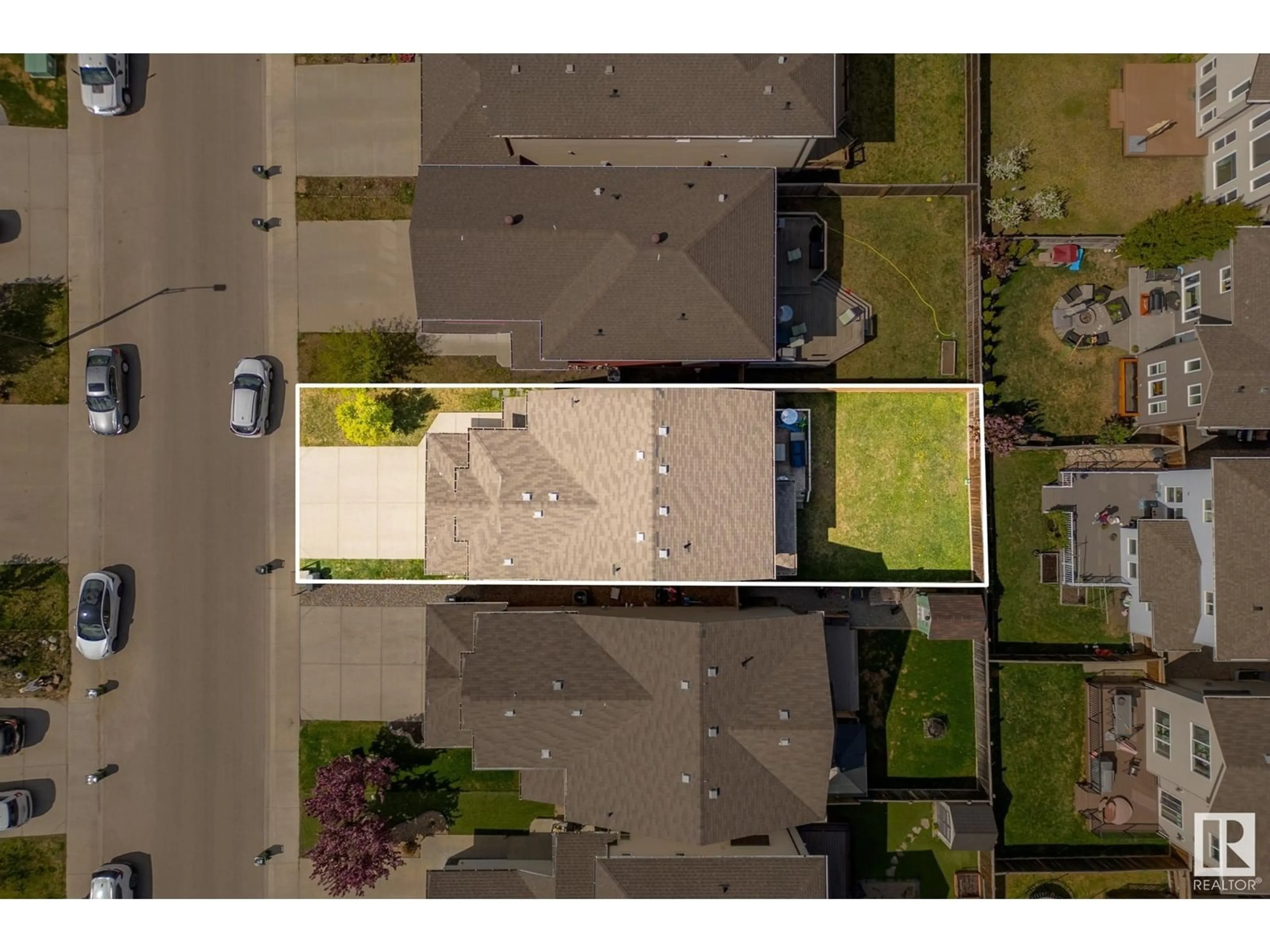 A pic from outside/outdoor area/front of a property/back of a property/a pic from drone, street for SW SW - 7122 ARMOUR LI, Edmonton Alberta T6W2P1