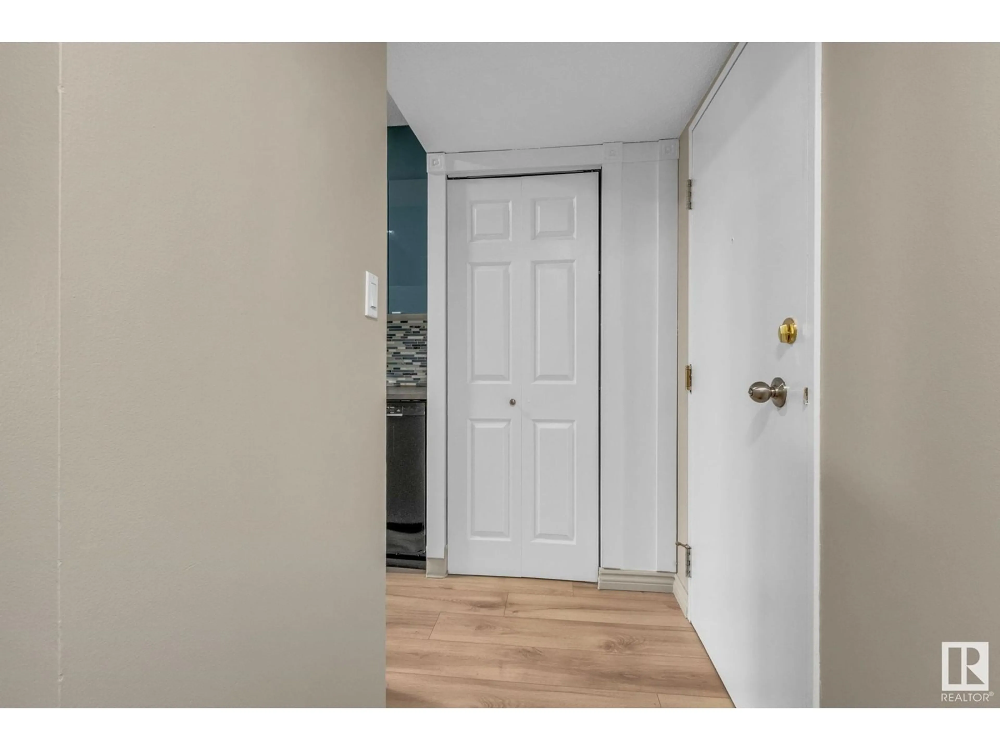 Indoor entryway for 21 - 8745 165 ST, Edmonton Alberta T5R2R7