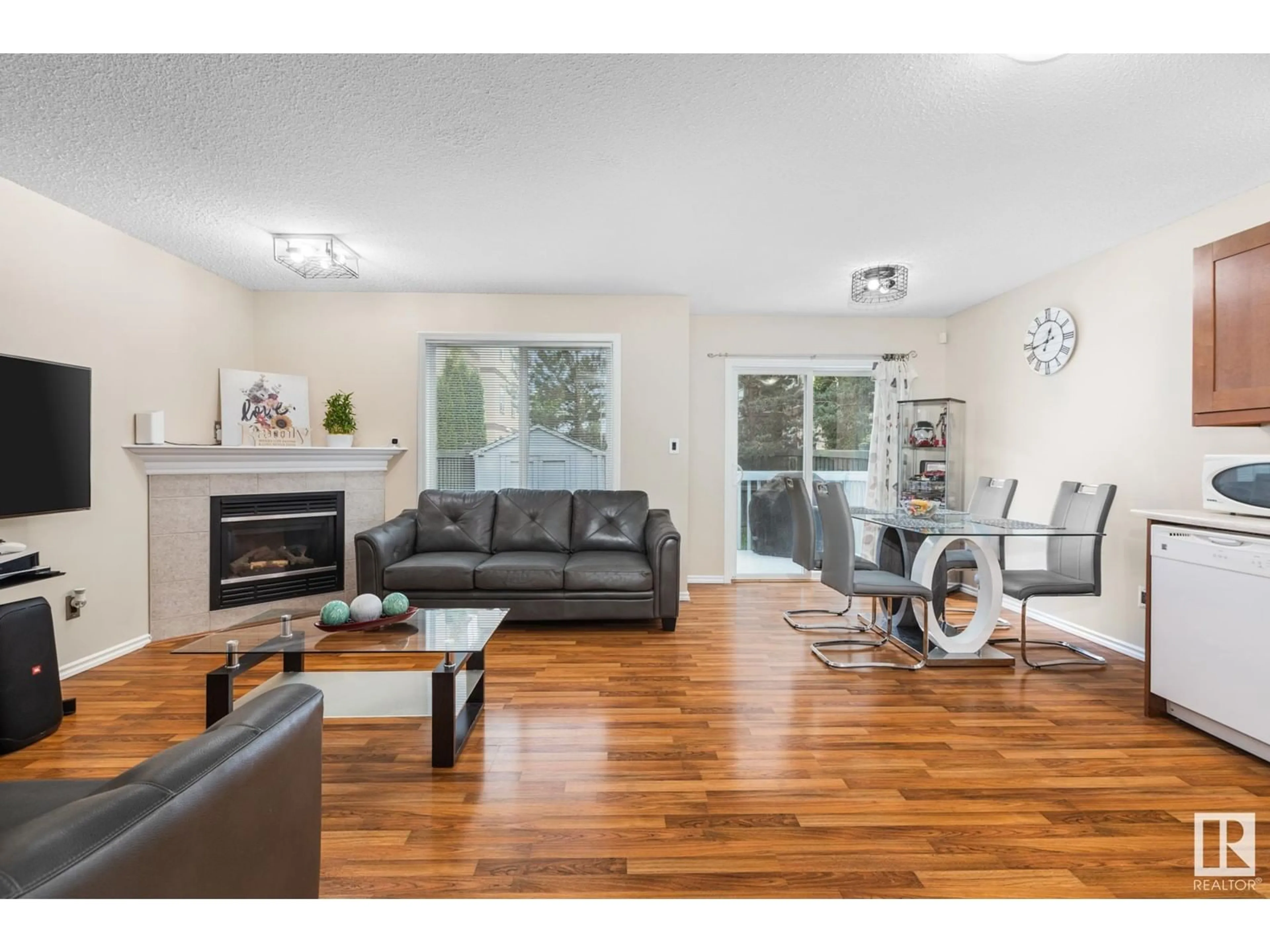 Living room with furniture, wood/laminate floor for 2021 - 78 GRANTHAM CO, Edmonton Alberta T5T6V7