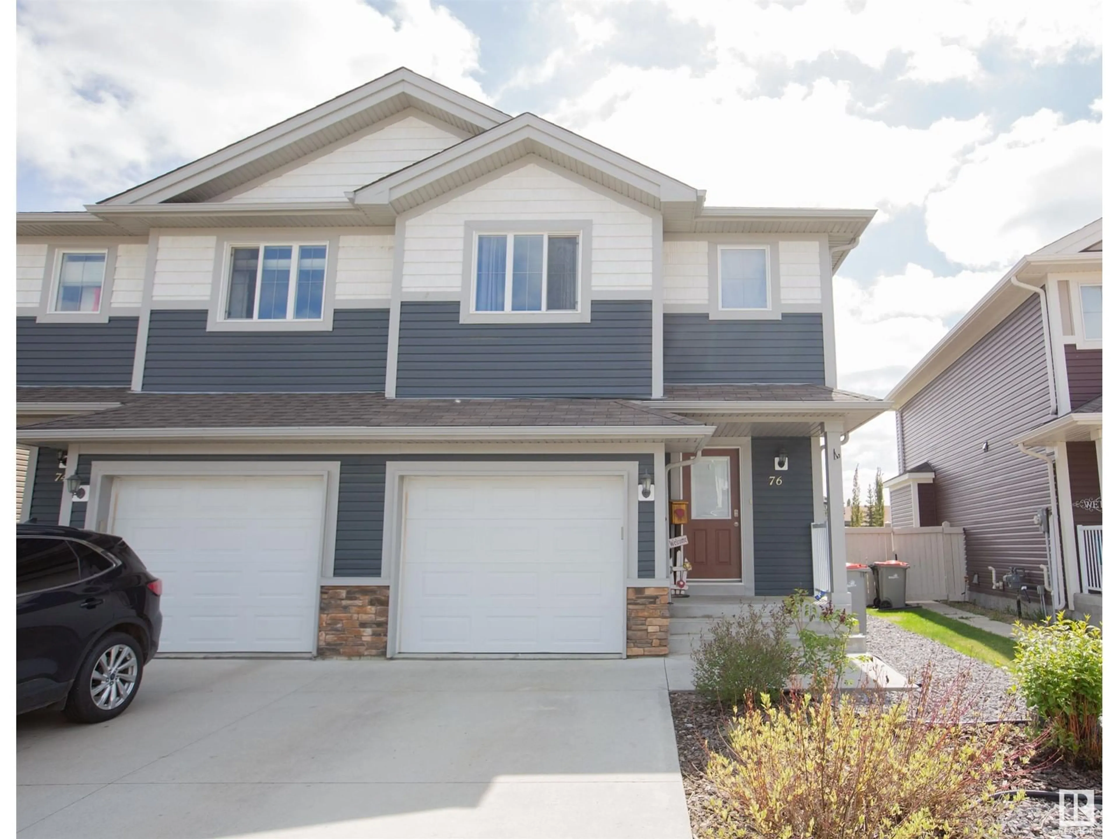 Home with vinyl exterior material, street for 76 WILLOW EN, Stony Plain Alberta T7Z0H7