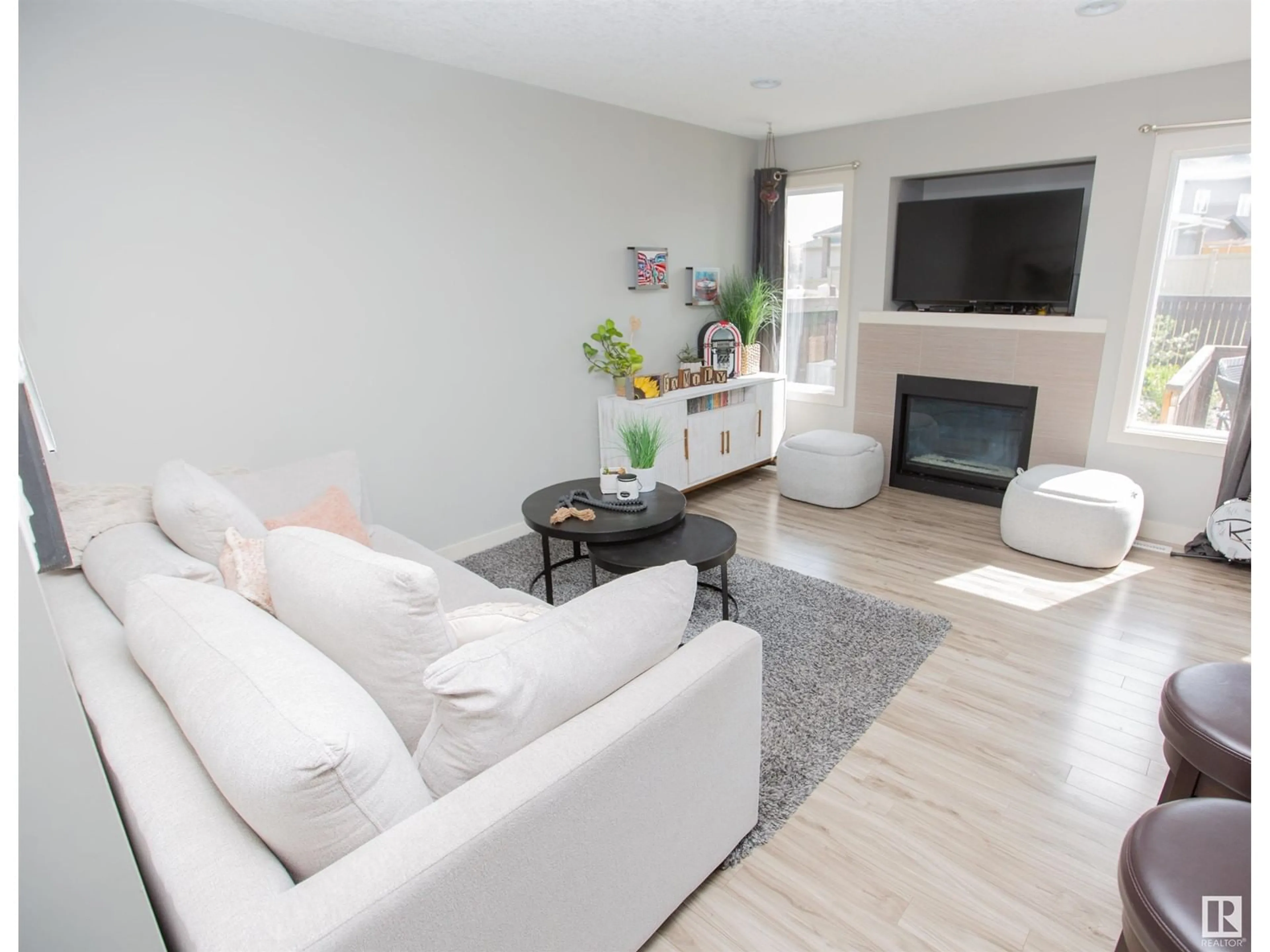 Living room with furniture, unknown for 76 WILLOW EN, Stony Plain Alberta T7Z0H7
