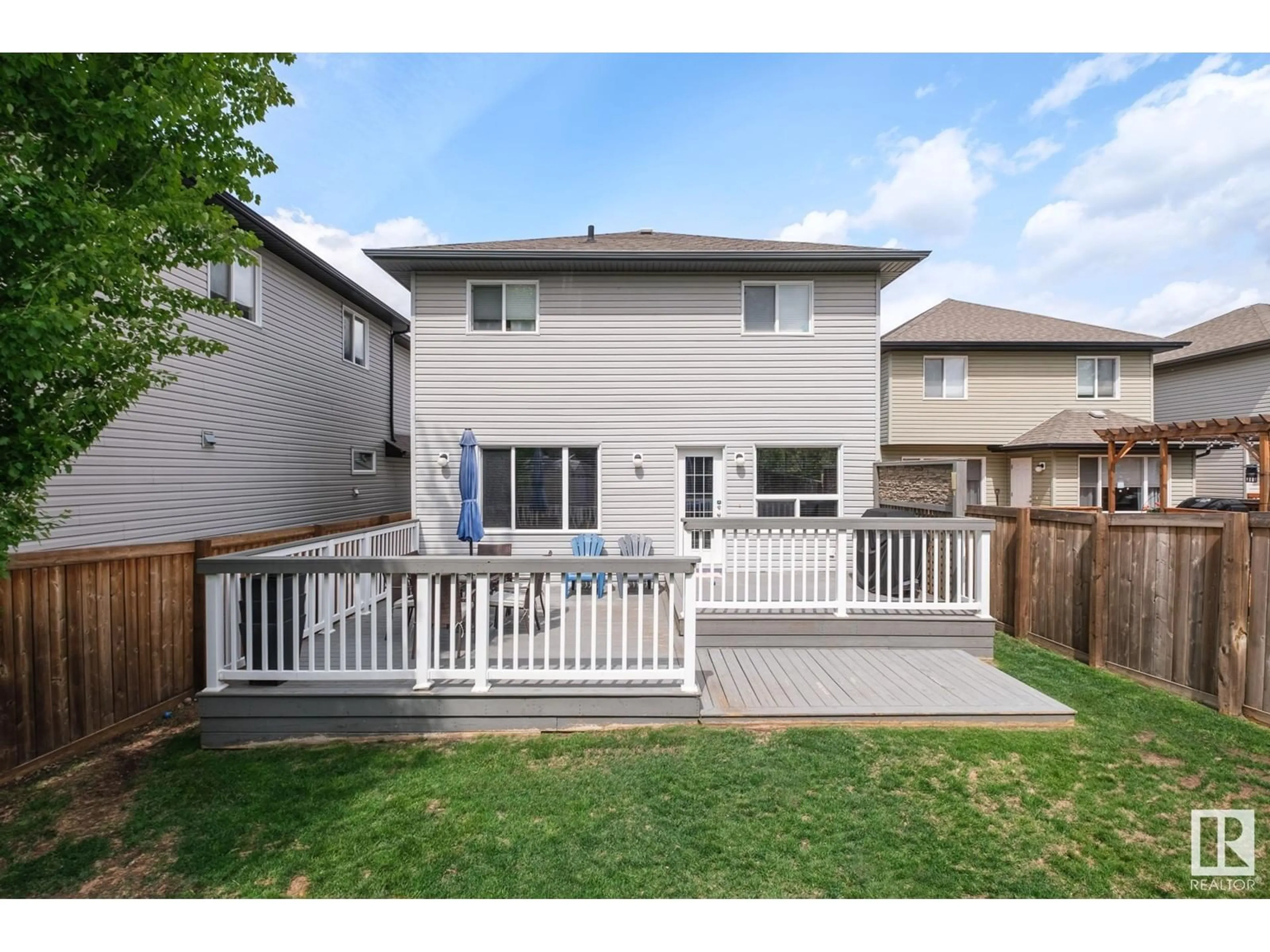 Home with vinyl exterior material, street for 15 SPRINGDALE, Sherwood Park Alberta T8H0S3