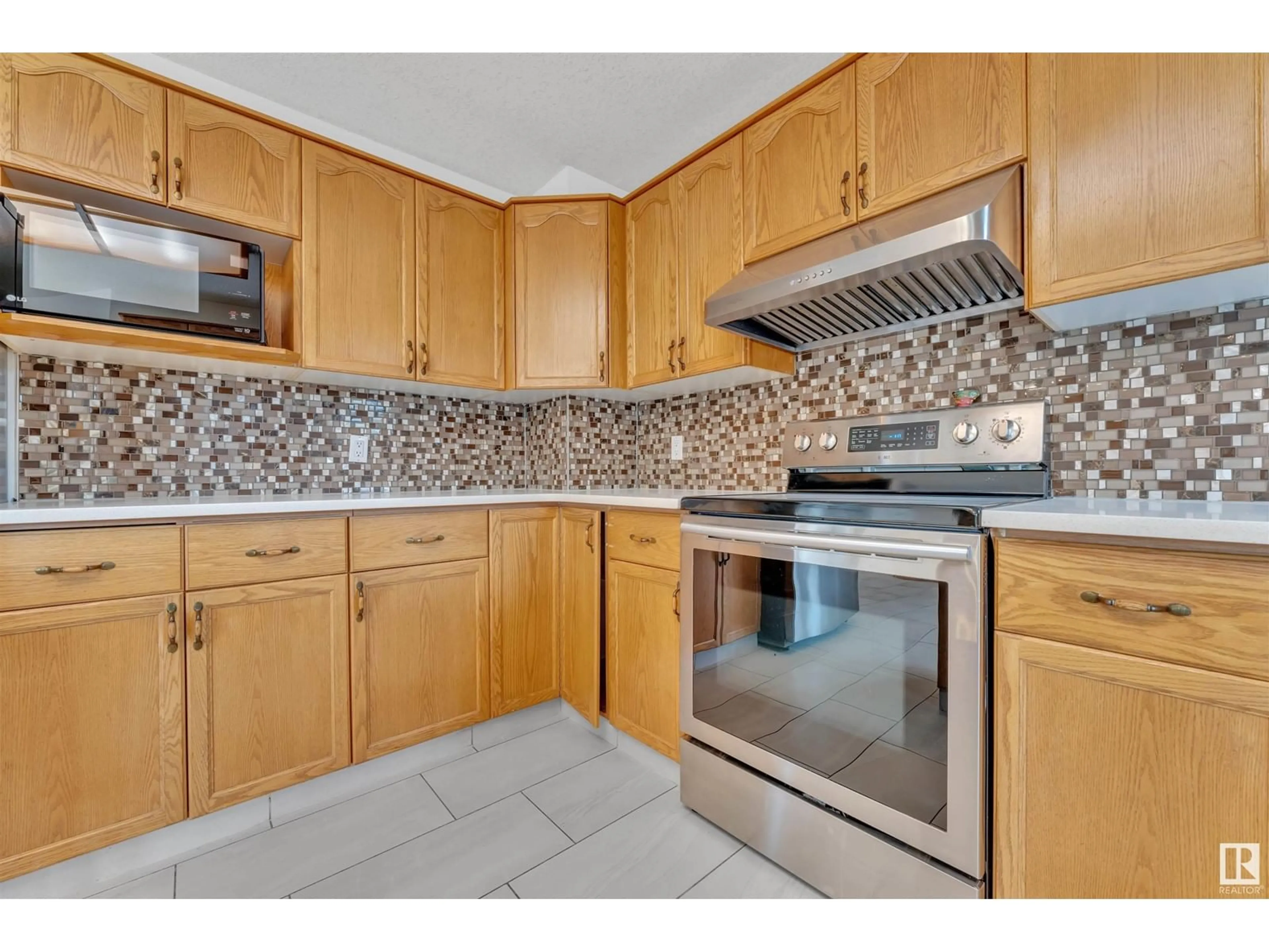 Standard kitchen, ceramic/tile floor for 14024 128 ST NW, Edmonton Alberta T6V1K7