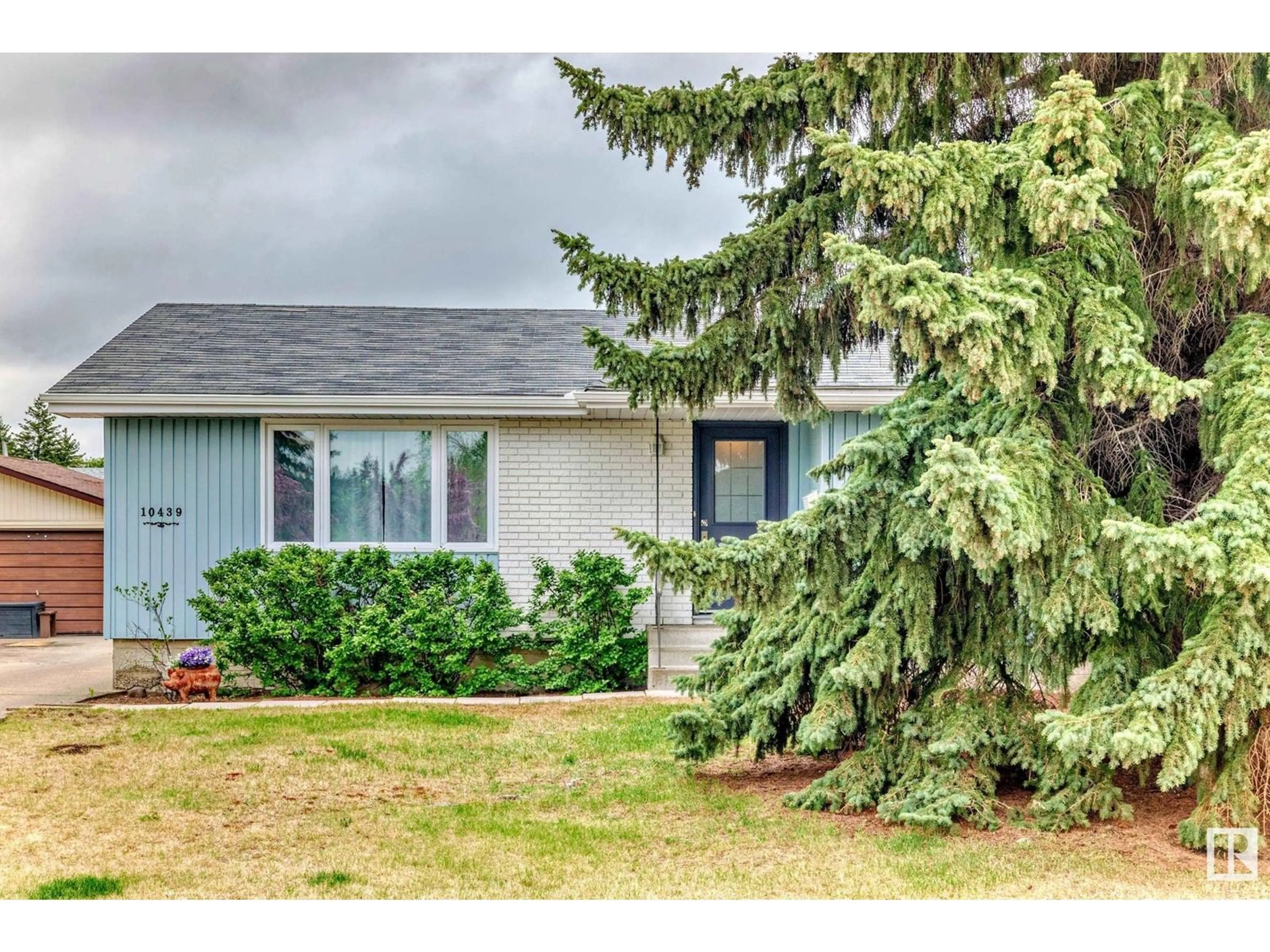 Home with vinyl exterior material, street for 10439 37 AV, Edmonton Alberta T6K2H9