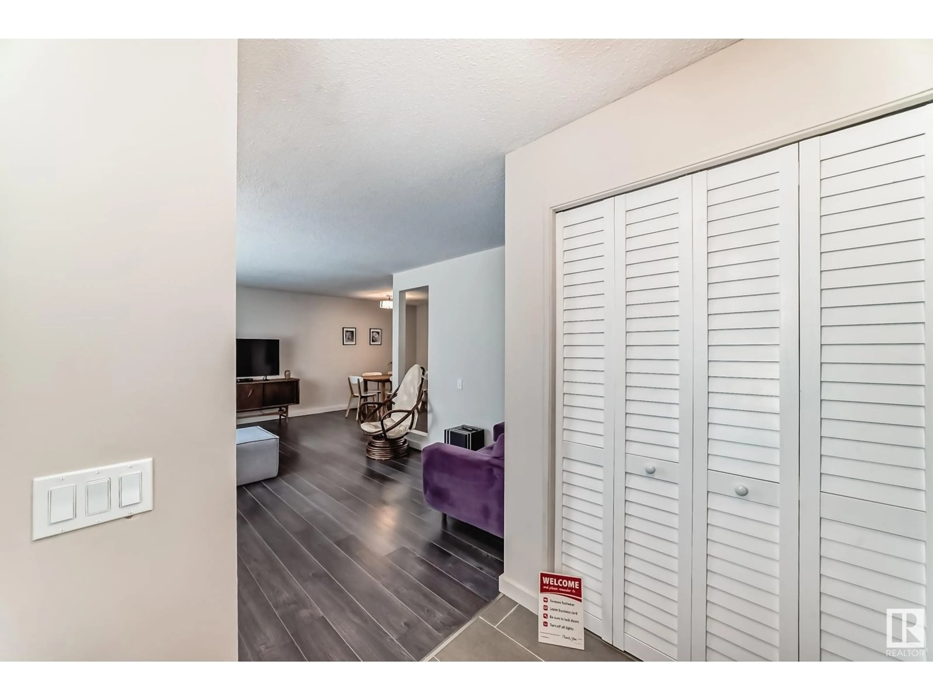 Unknown for 10439 37 AV, Edmonton Alberta T6K2H9