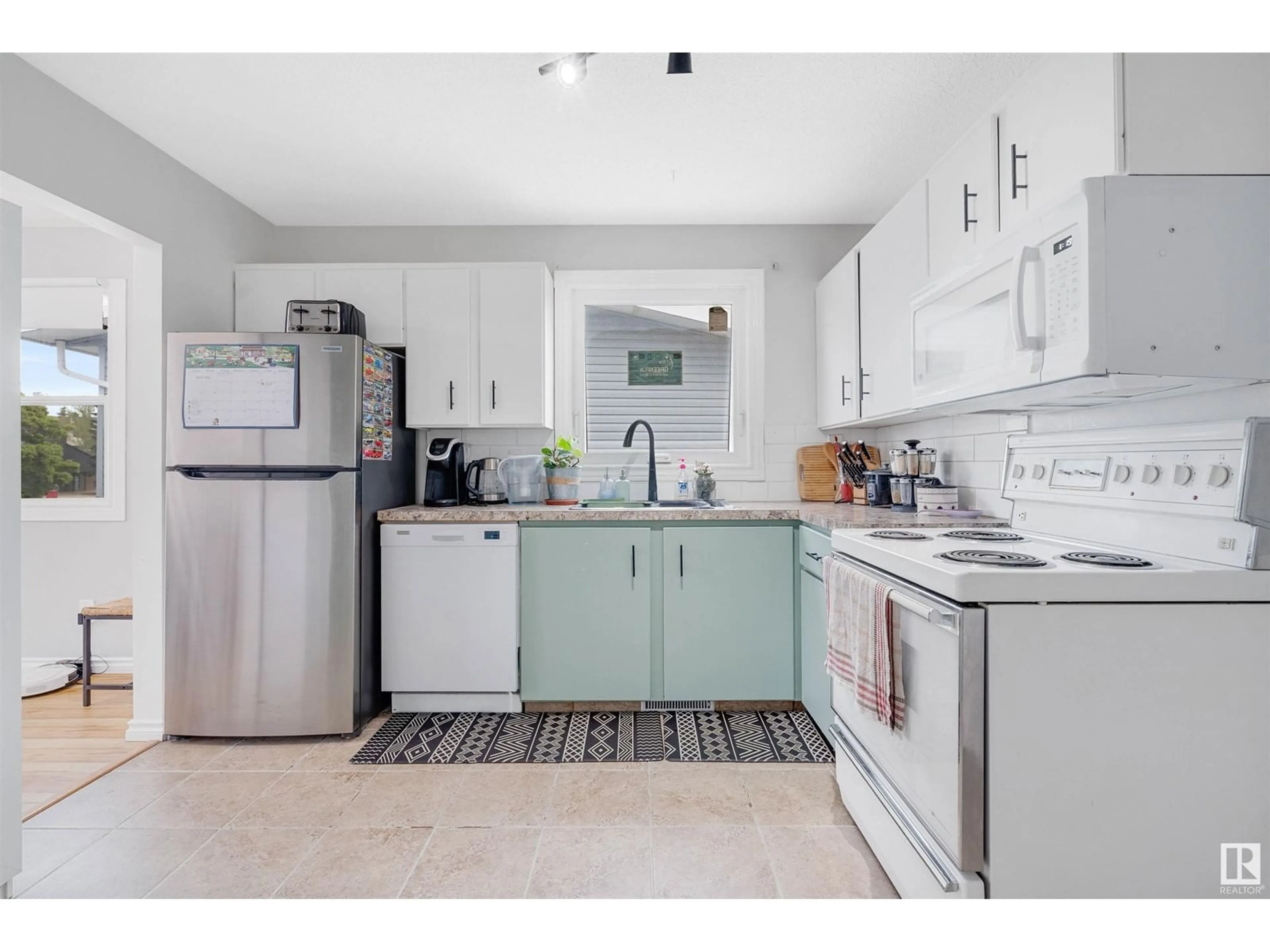 Standard kitchen, unknown for 294 WOODVALE RD, Edmonton Alberta T6L1P6