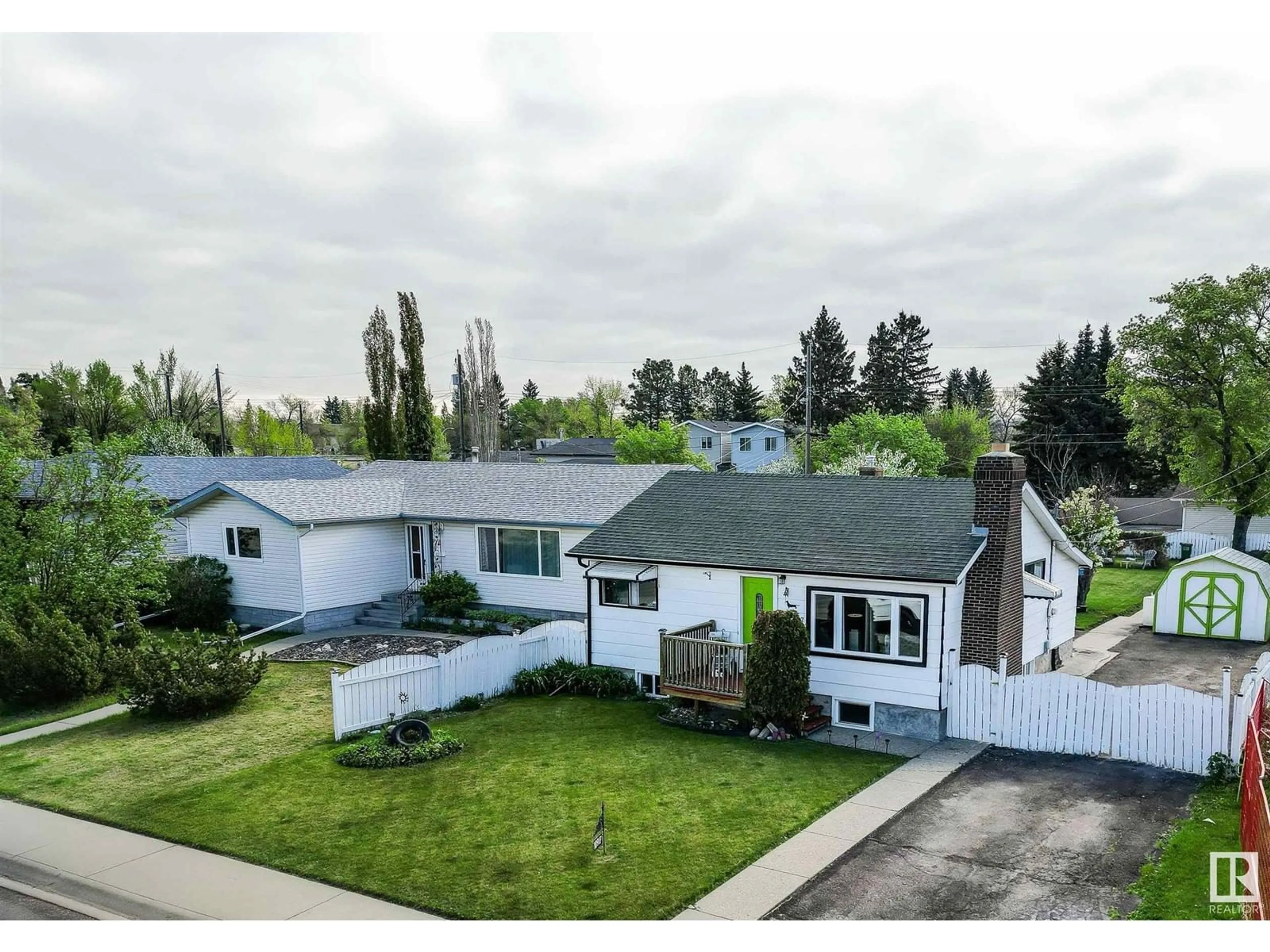 A pic from outside/outdoor area/front of a property/back of a property/a pic from drone, street for 10917 151 ST, Edmonton Alberta T5P1R8