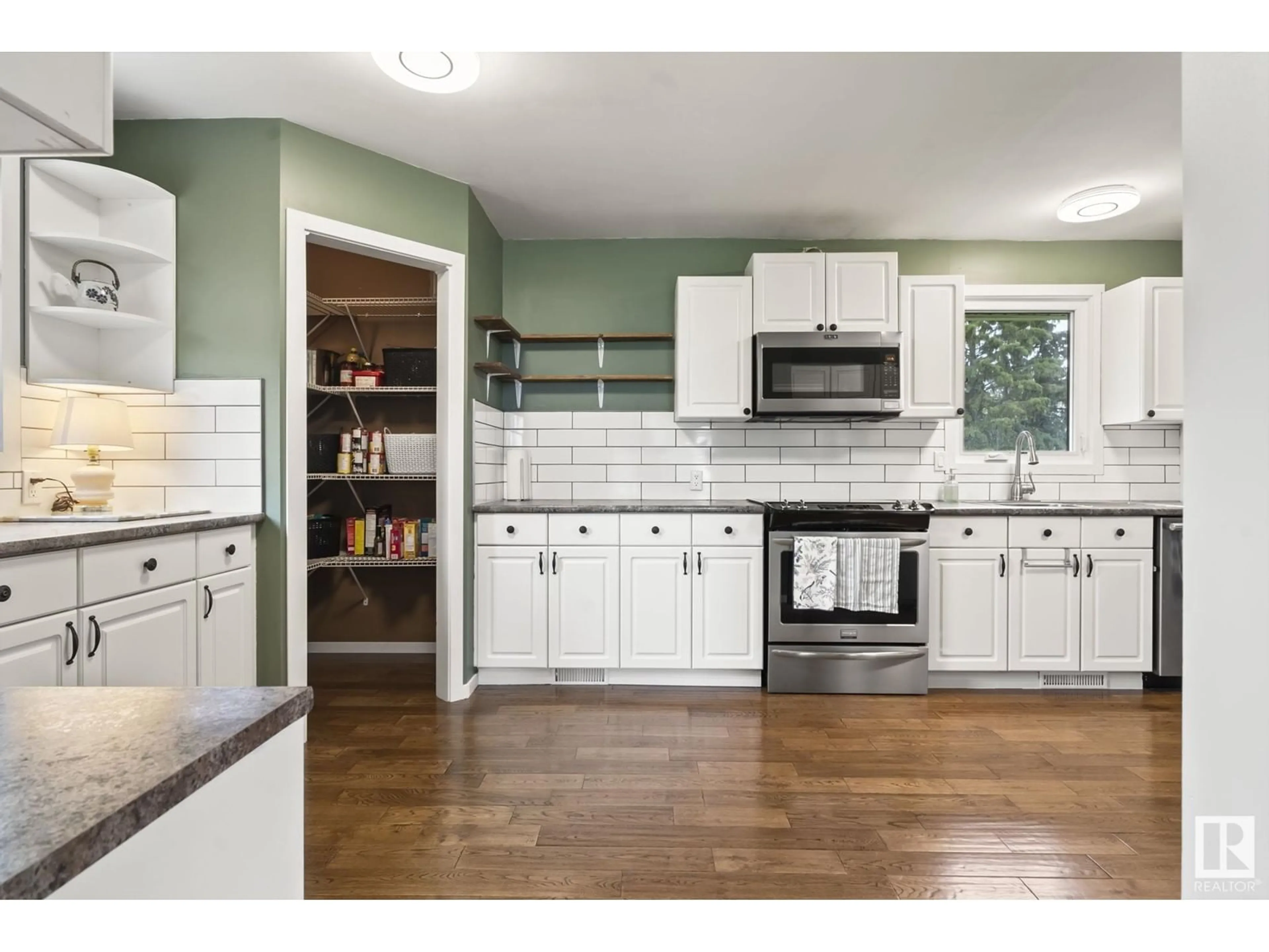 Open concept kitchen, ceramic/tile floor for 58018 RR 245, Rural Sturgeon County Alberta T0G1L2