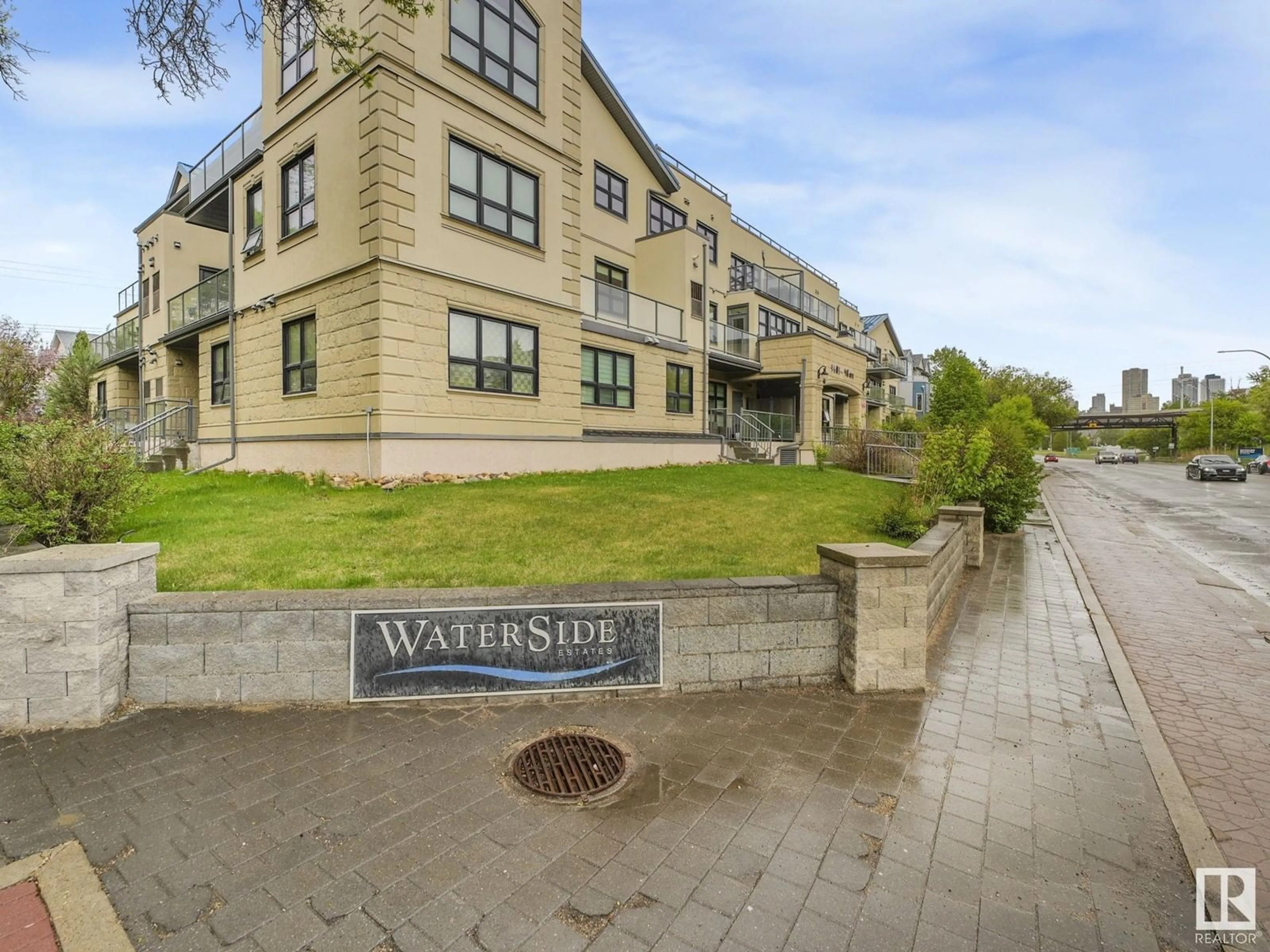 A pic from outside/outdoor area/front of a property/back of a property/a pic from drone, water/lake/river/ocean view for #304 - 9603 98 AV, Edmonton Alberta T6C2E2